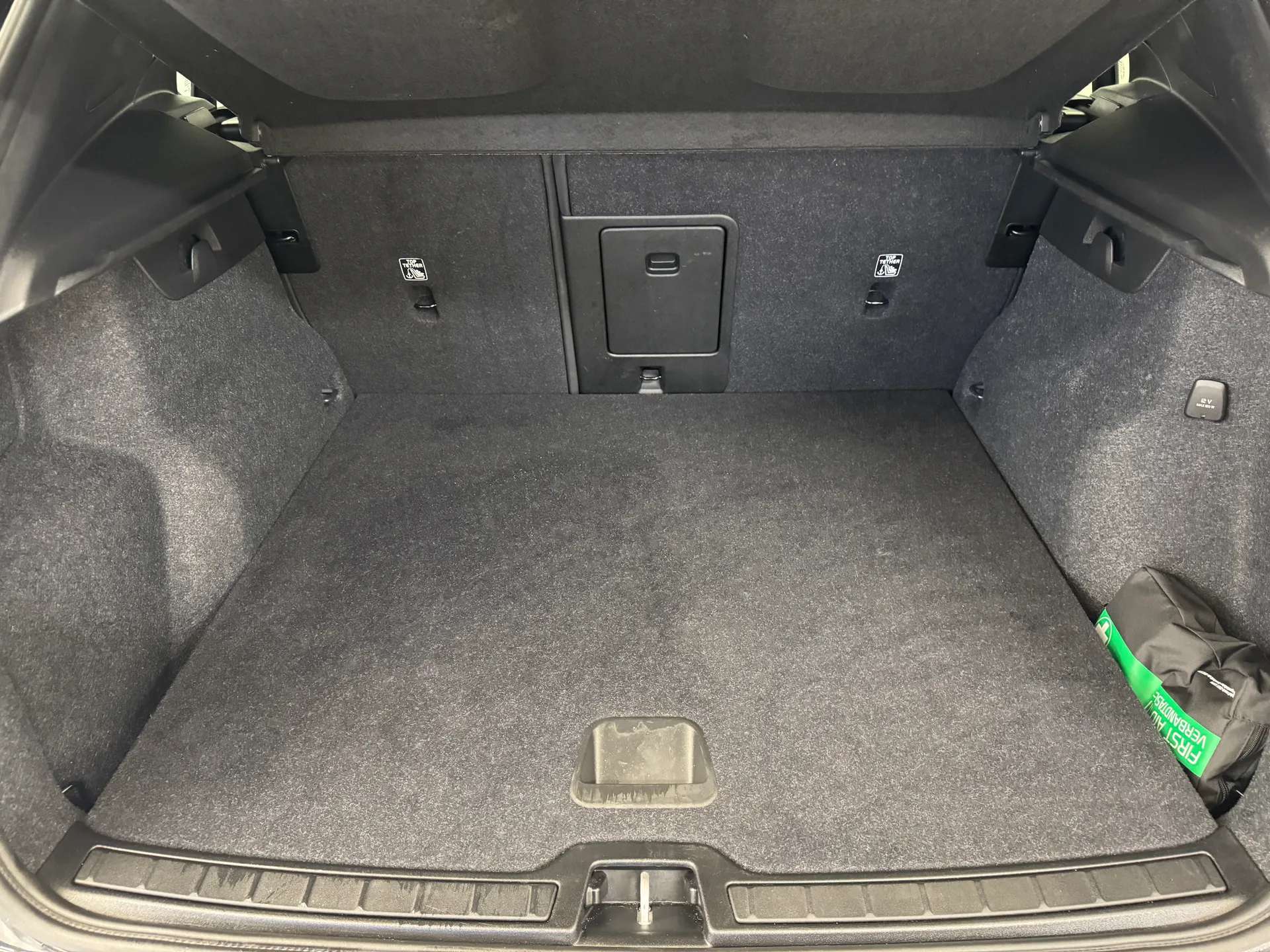 2025 VOLVO XC40 2025 VOLVO XC40