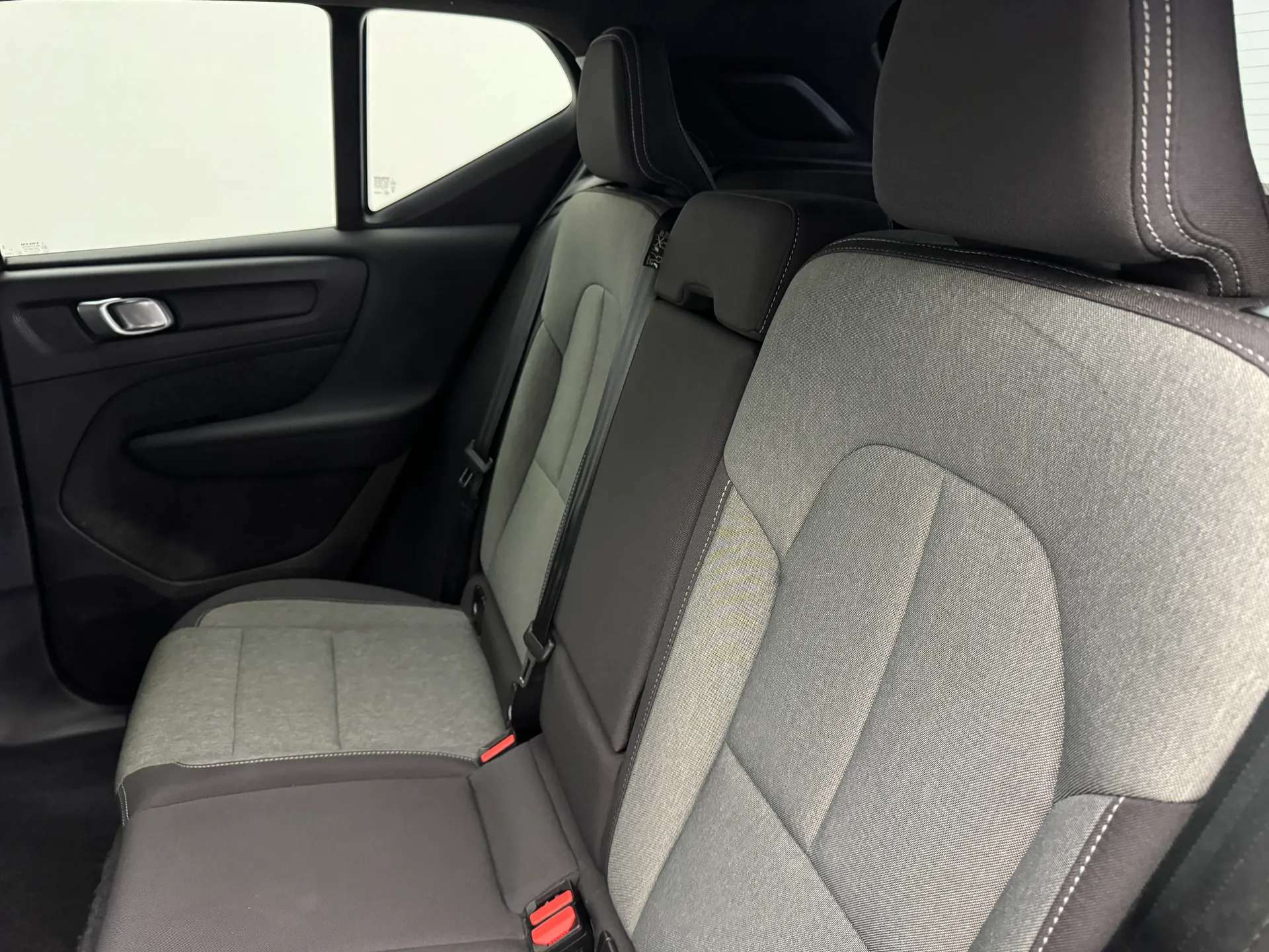 2025 VOLVO XC40 2025 VOLVO XC40