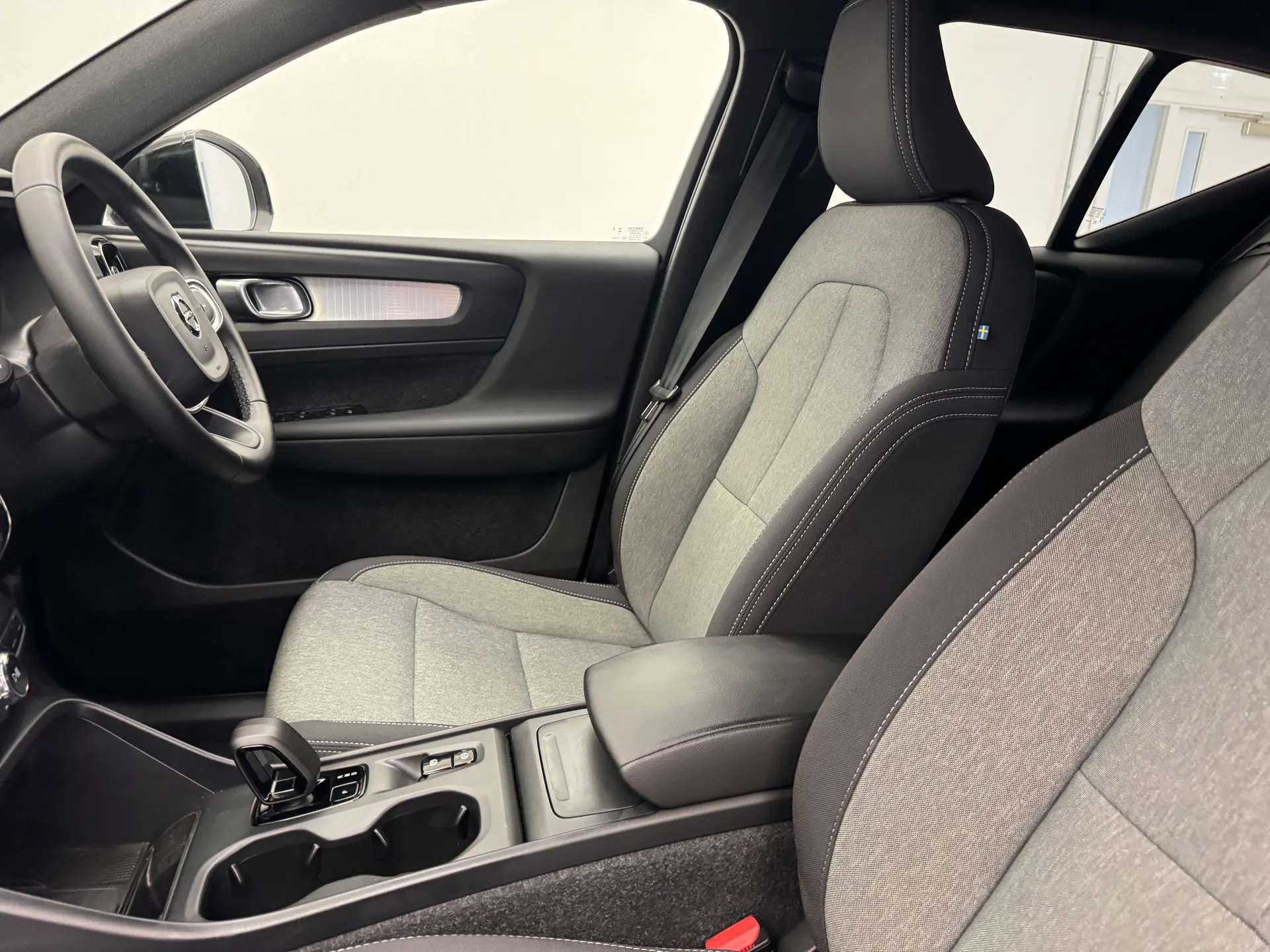 2025 VOLVO XC40 2025 VOLVO XC40