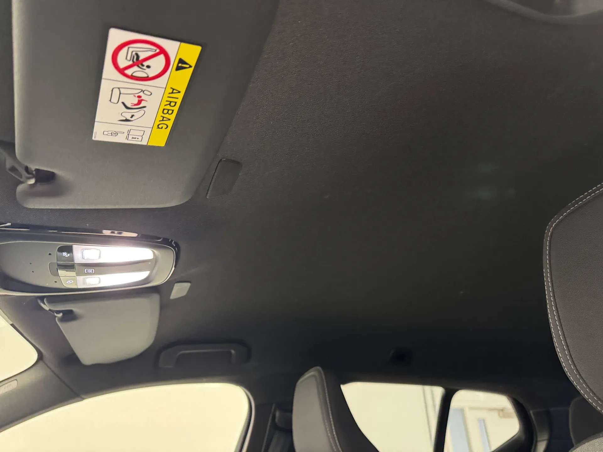 2025 VOLVO XC40 2025 VOLVO XC40