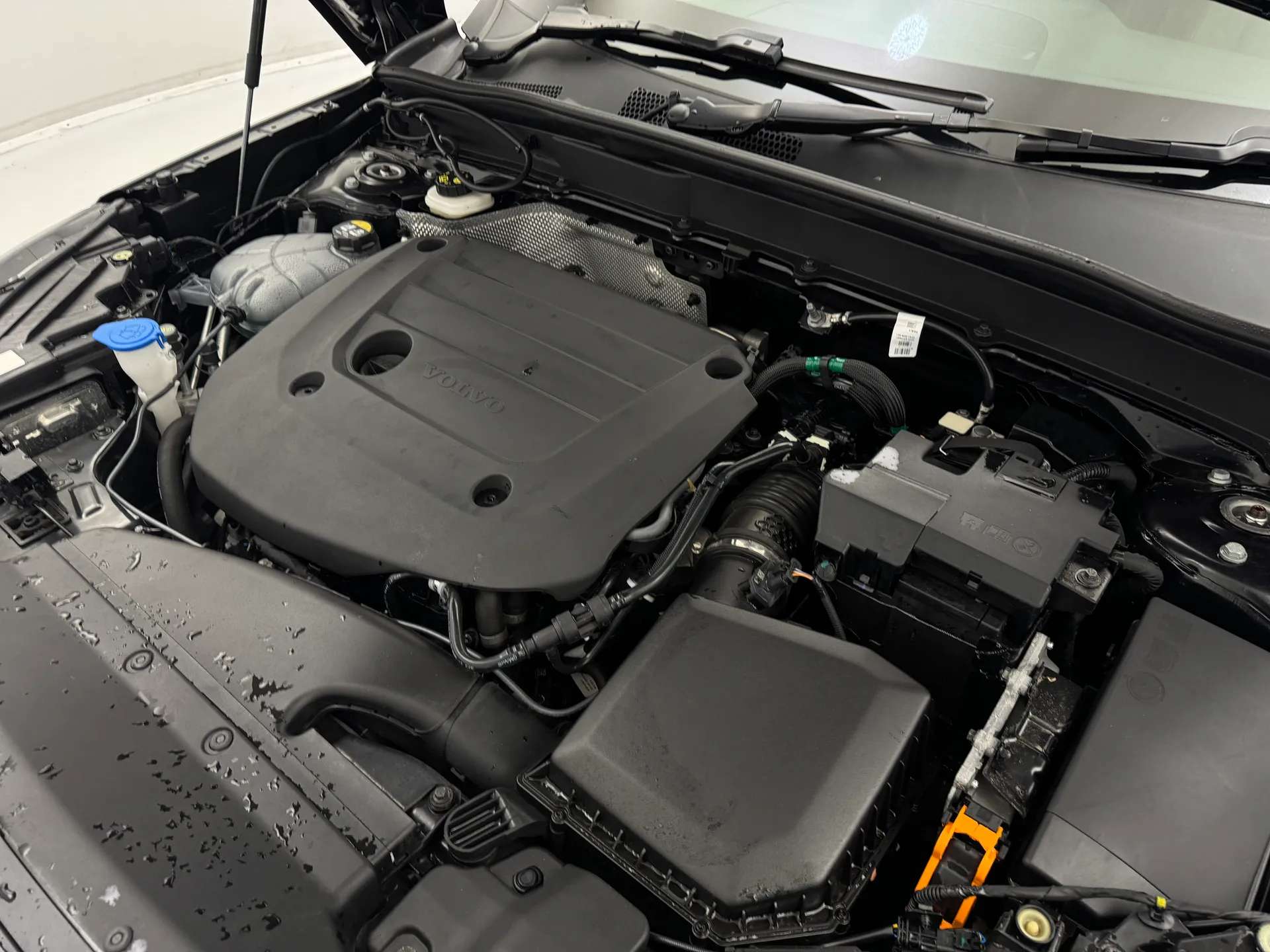 2025 VOLVO XC40 2025 VOLVO XC40