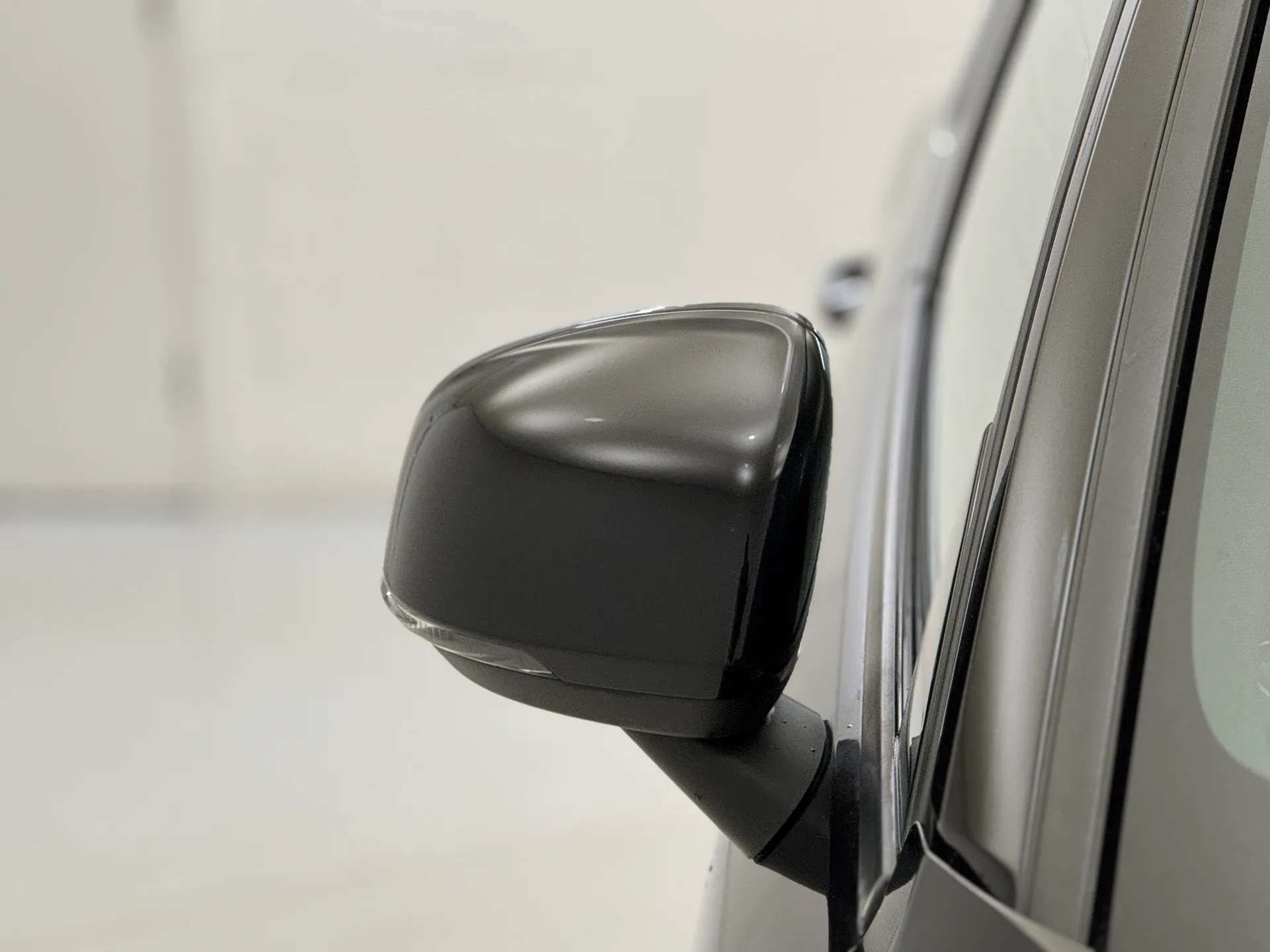 2025 VOLVO XC40 2025 VOLVO XC40