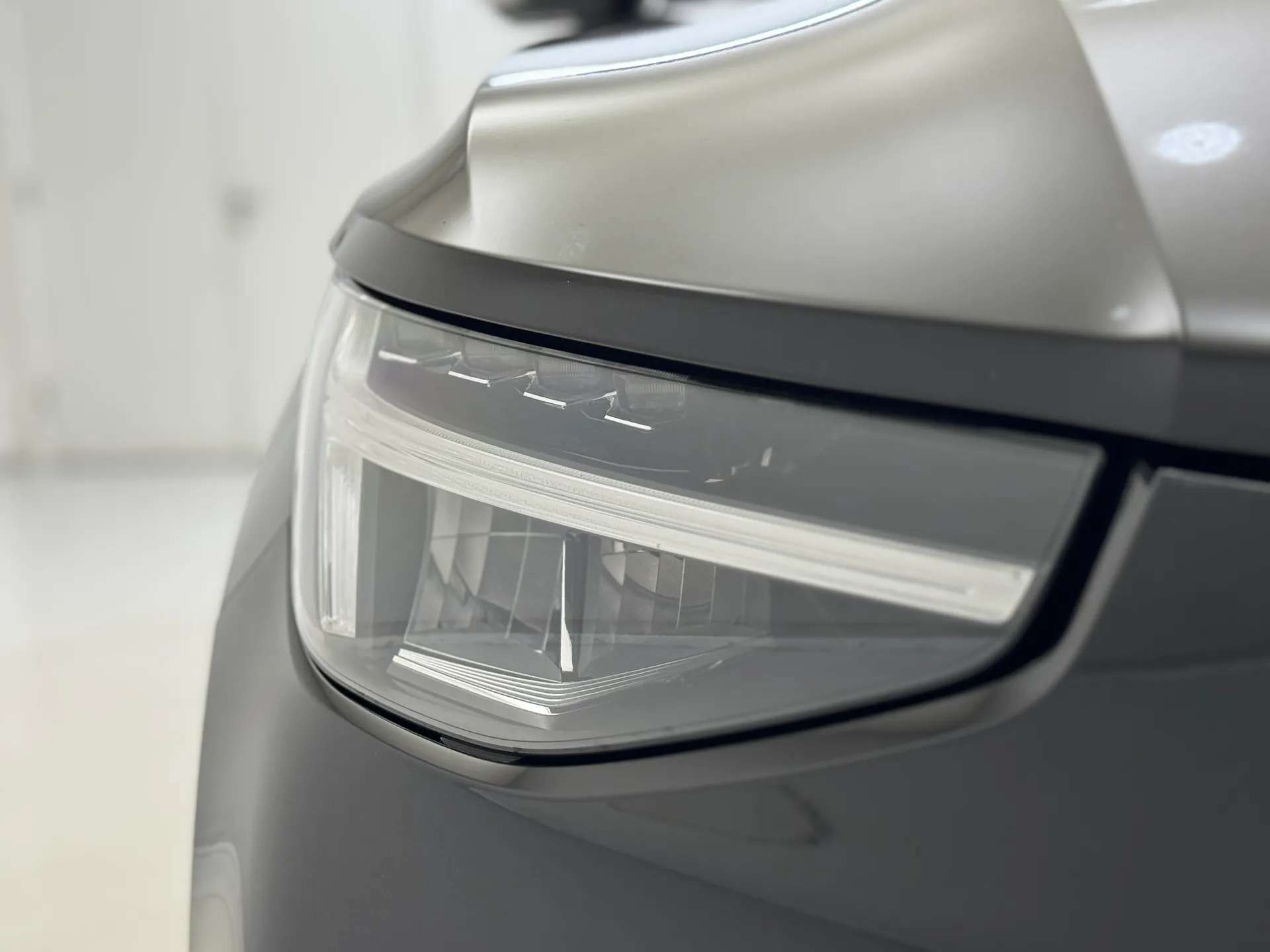 2025 VOLVO XC40 2025 VOLVO XC40