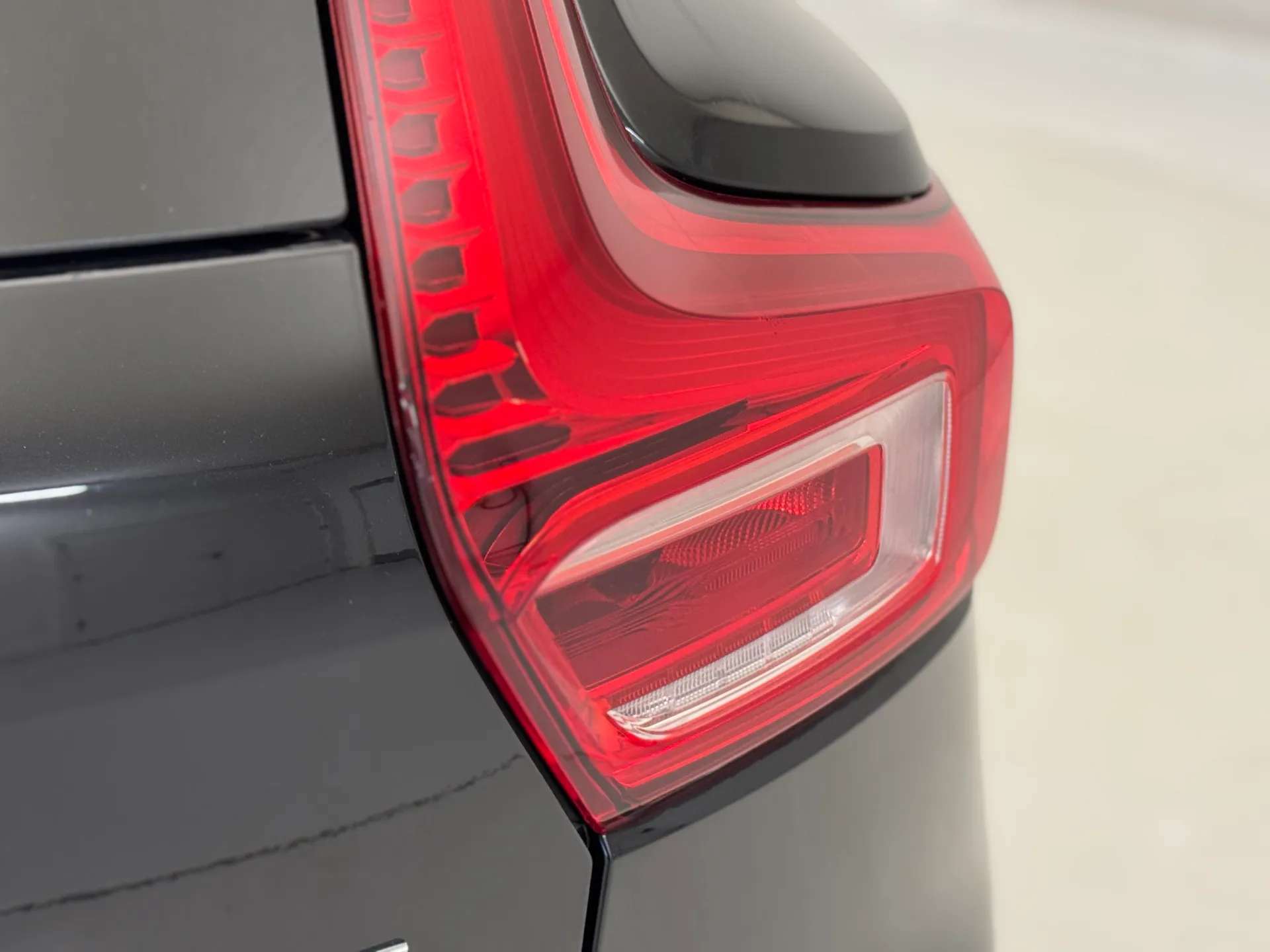 2025 VOLVO XC40 2025 VOLVO XC40