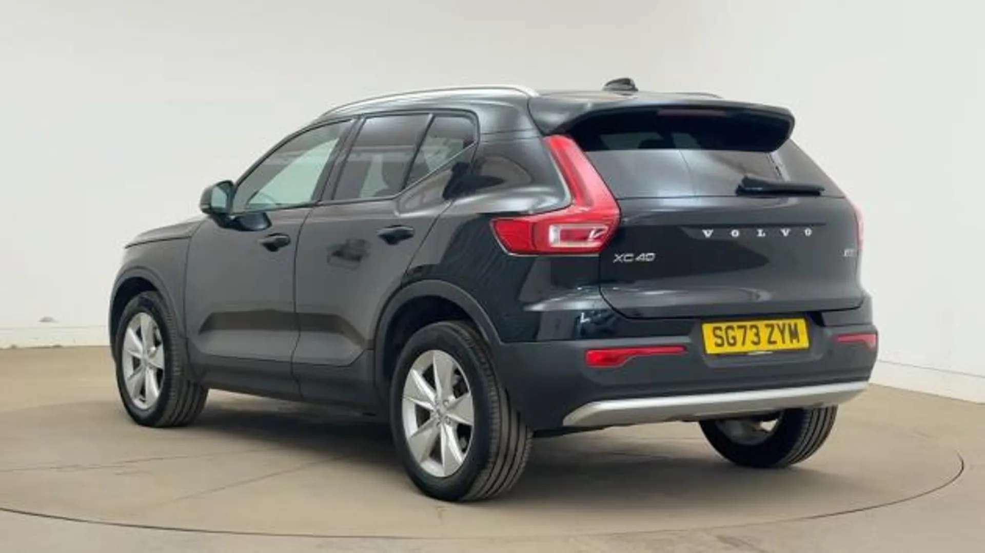 2023 VOLVO XC40 2023 VOLVO XC40