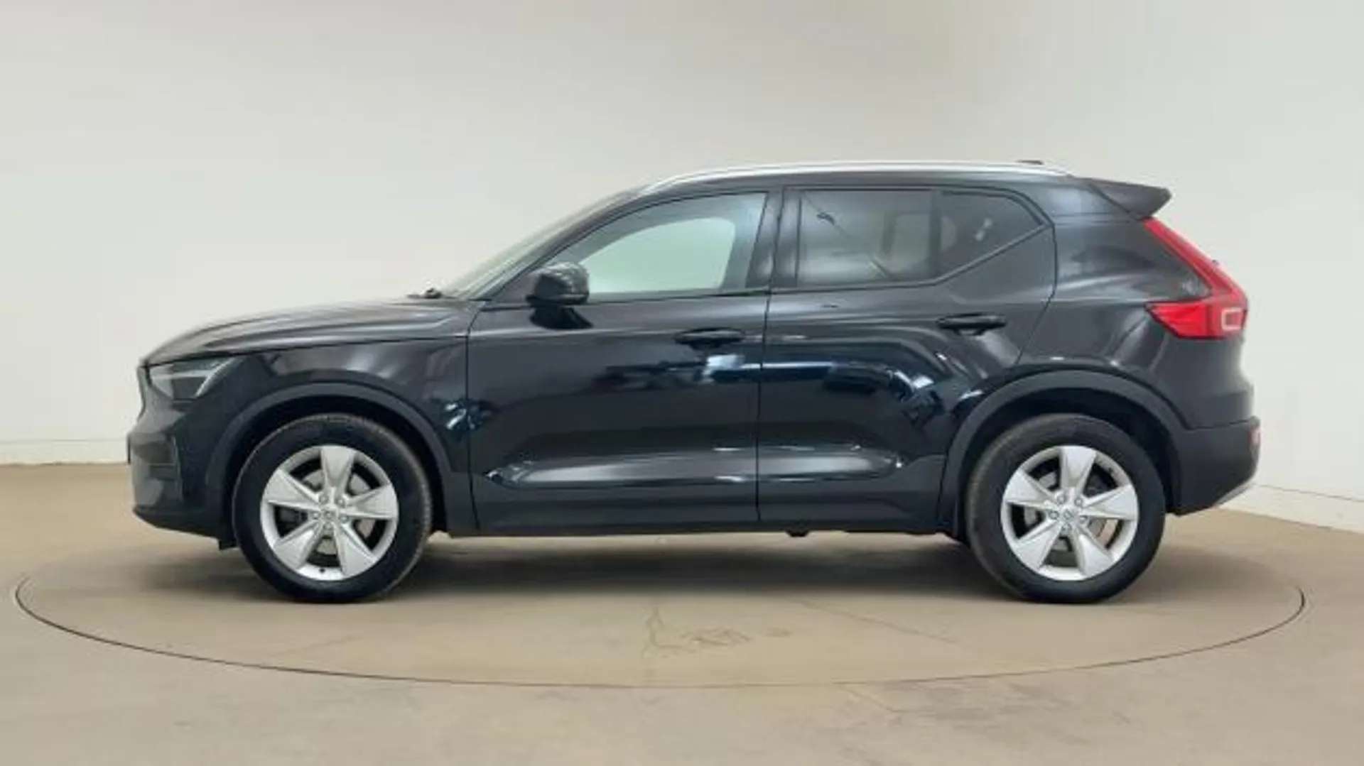 2023 VOLVO XC40 2023 VOLVO XC40