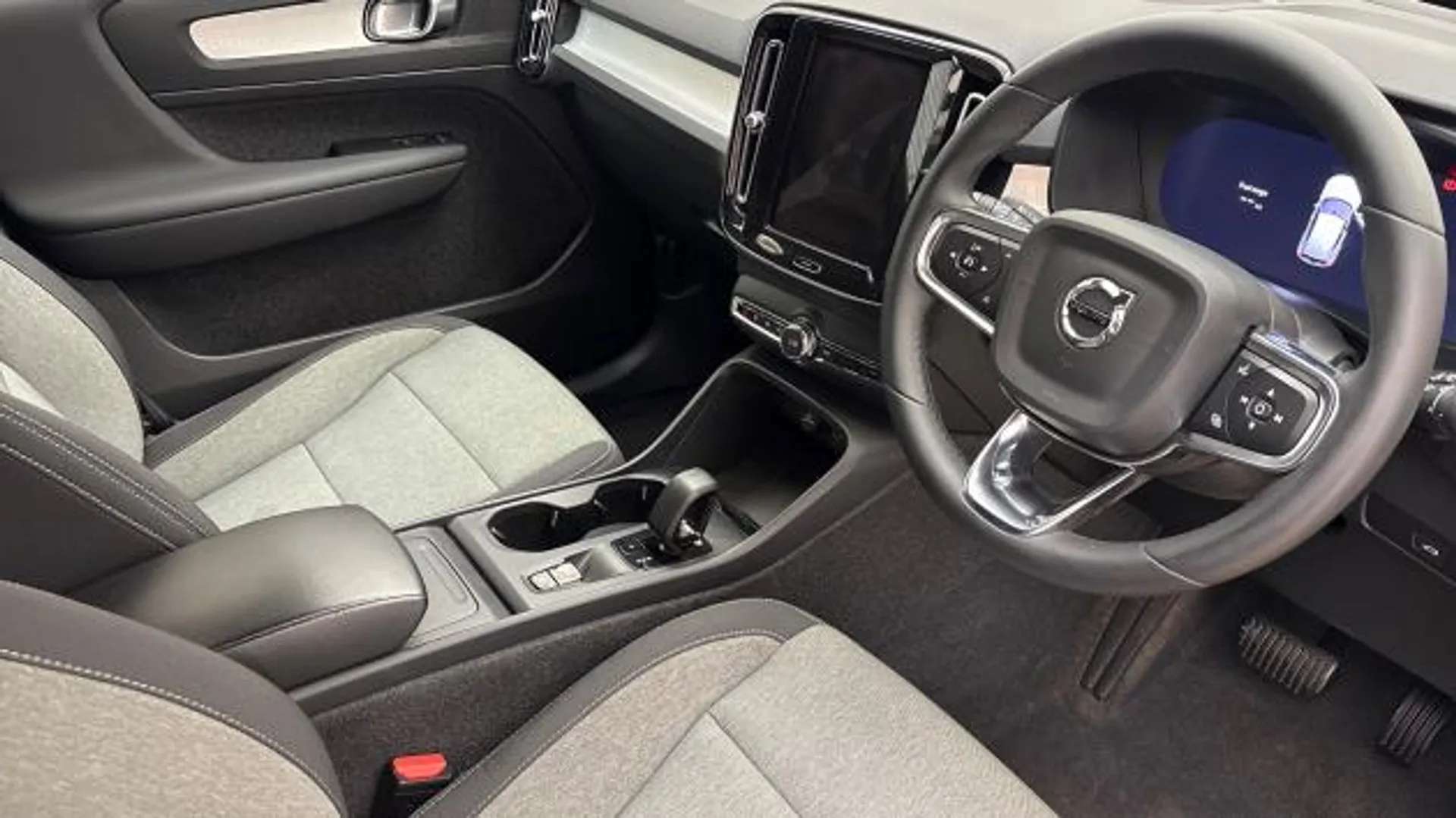 2023 VOLVO XC40 2023 VOLVO XC40