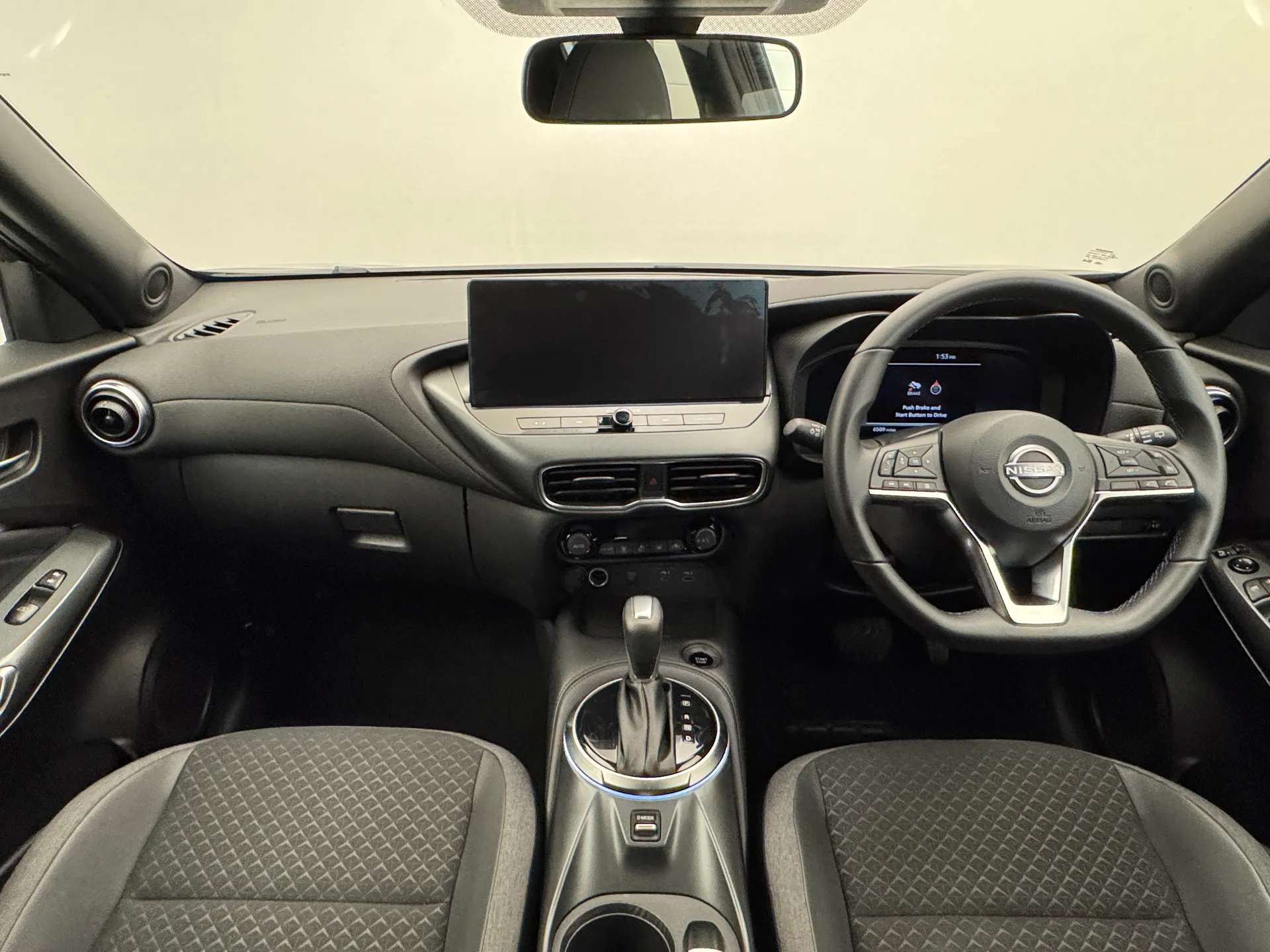 A 2025 NISSAN JUKE 1.6 Hybrid N-Connecta 5dr Auto A 2025 NISSAN JUKE 1.6 Hybrid N-Connecta 5dr Auto