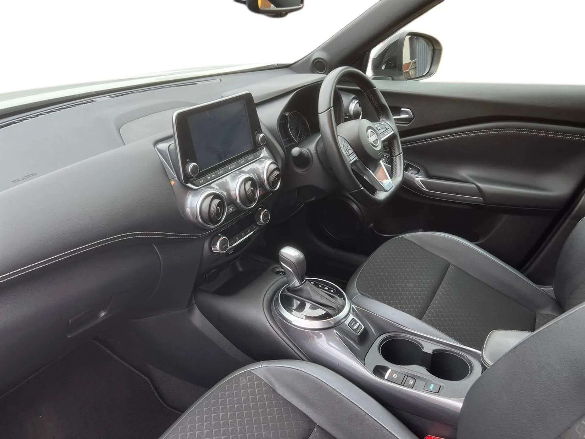 A 2022 NISSAN JUKE 1.6 Hybrid N-Connecta 5dr Auto A 2022 NISSAN JUKE 1.6 Hybrid N-Connecta 5dr Auto