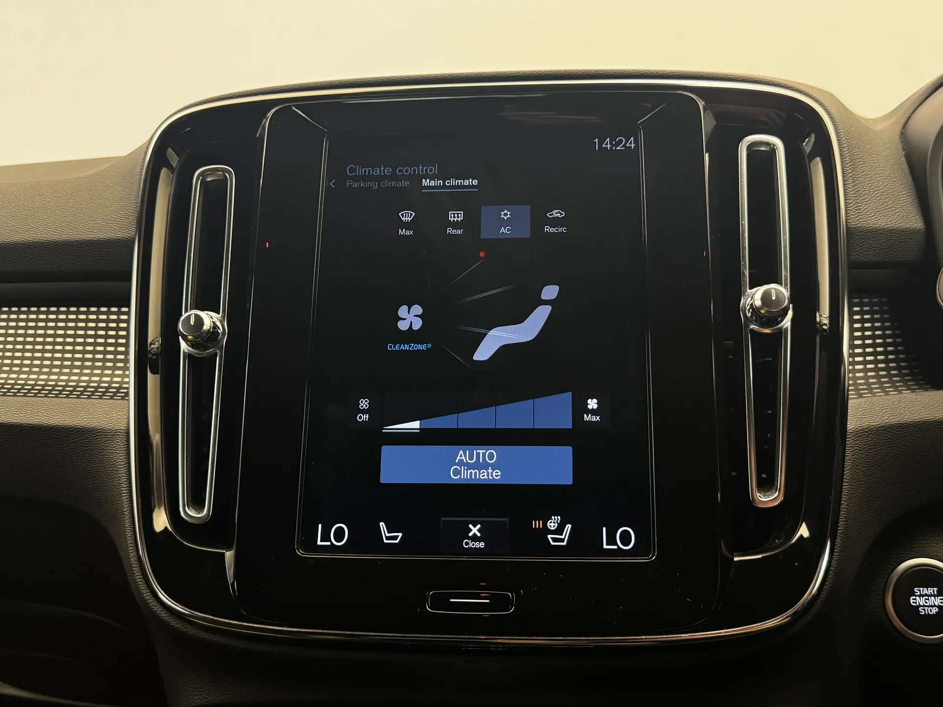 2018 VOLVO XC40 2018 VOLVO XC40