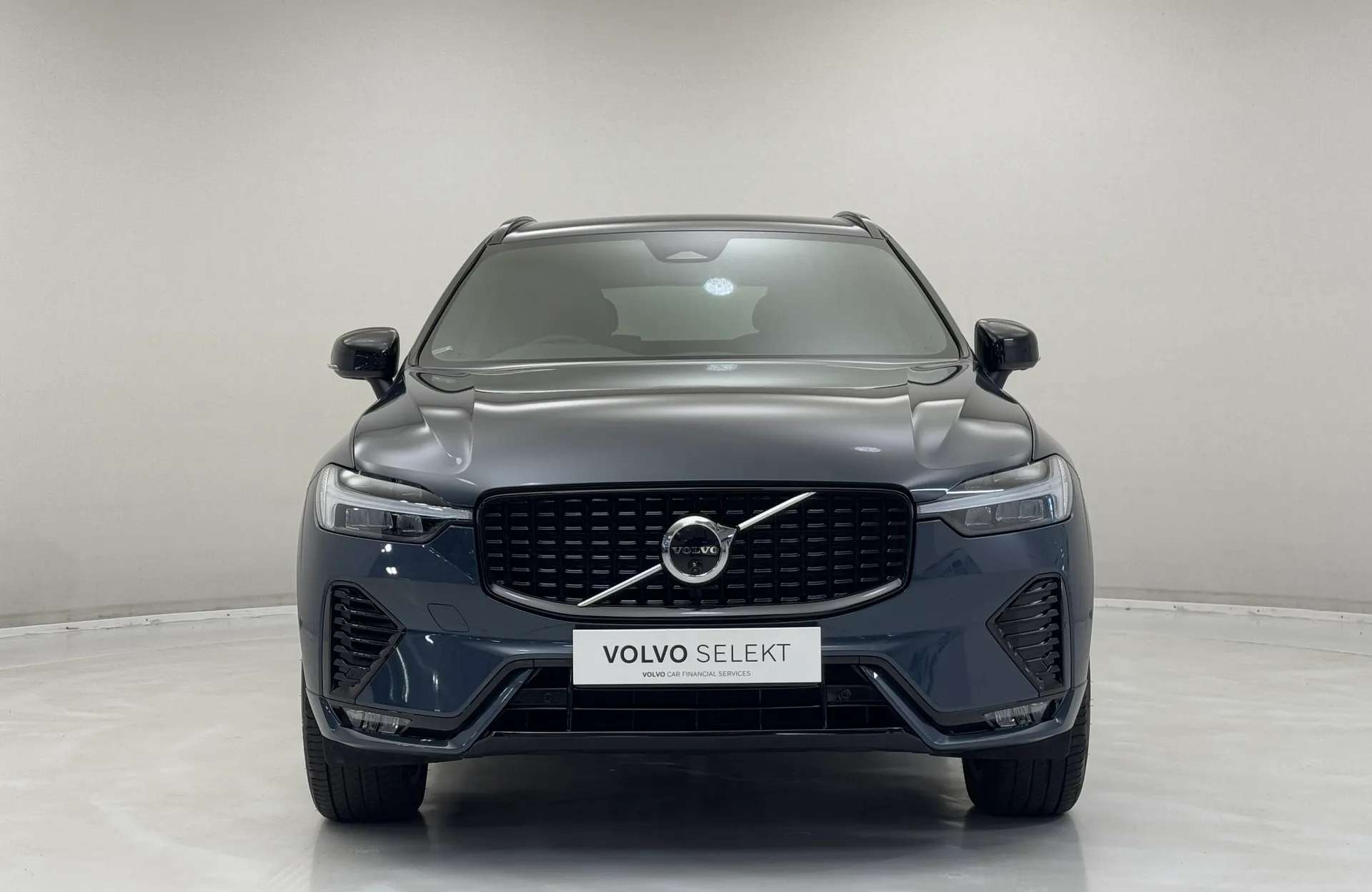 A 2024 VOLVO XC60 2.0 B5P Plus Dark 5dr AWD Geartronic A 2024 VOLVO XC60 2.0 B5P Plus Dark 5dr AWD Geartronic
