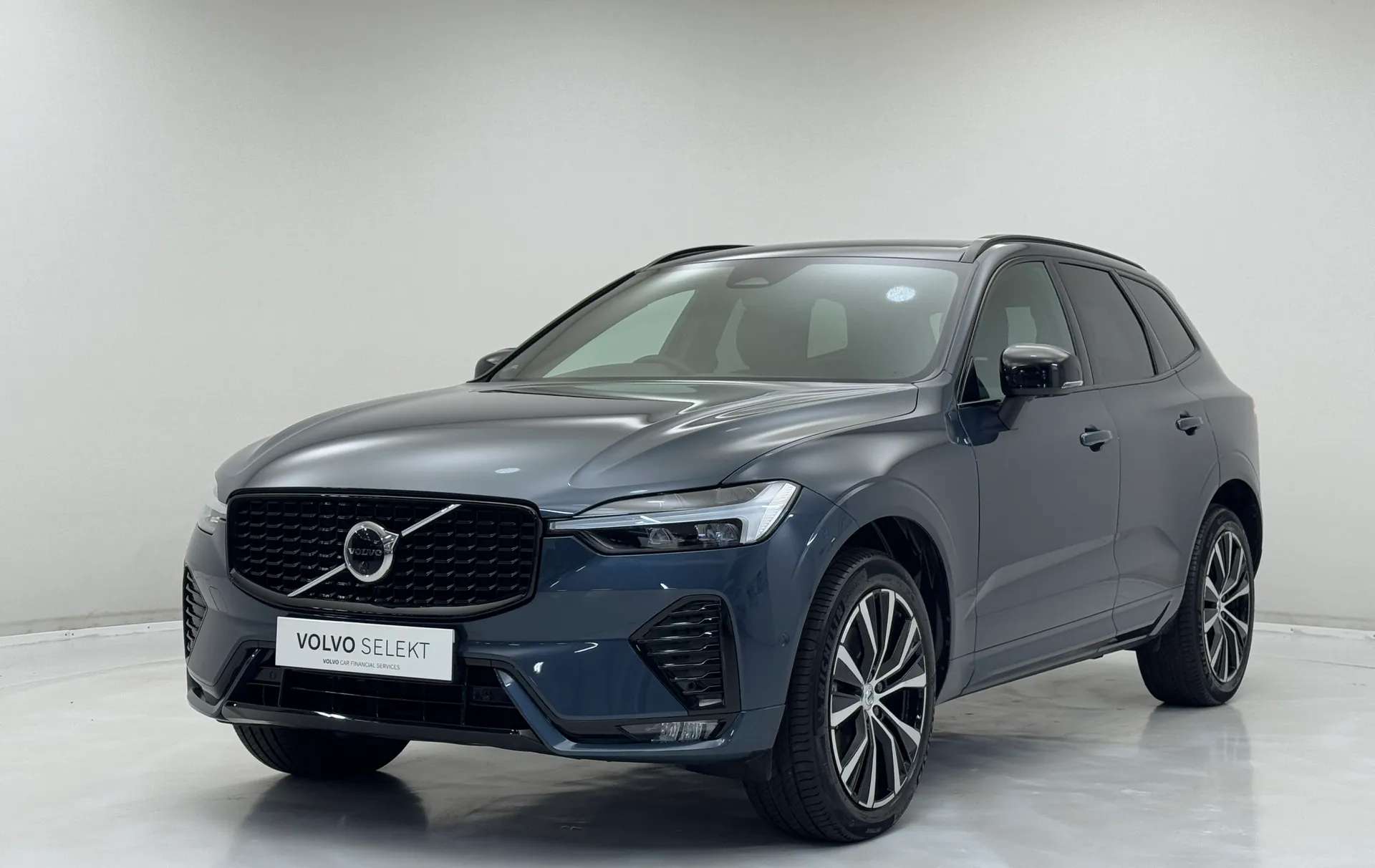 A 2024 VOLVO XC60 2.0 B5P Plus Dark 5dr AWD Geartronic A 2024 VOLVO XC60 2.0 B5P Plus Dark 5dr AWD Geartronic