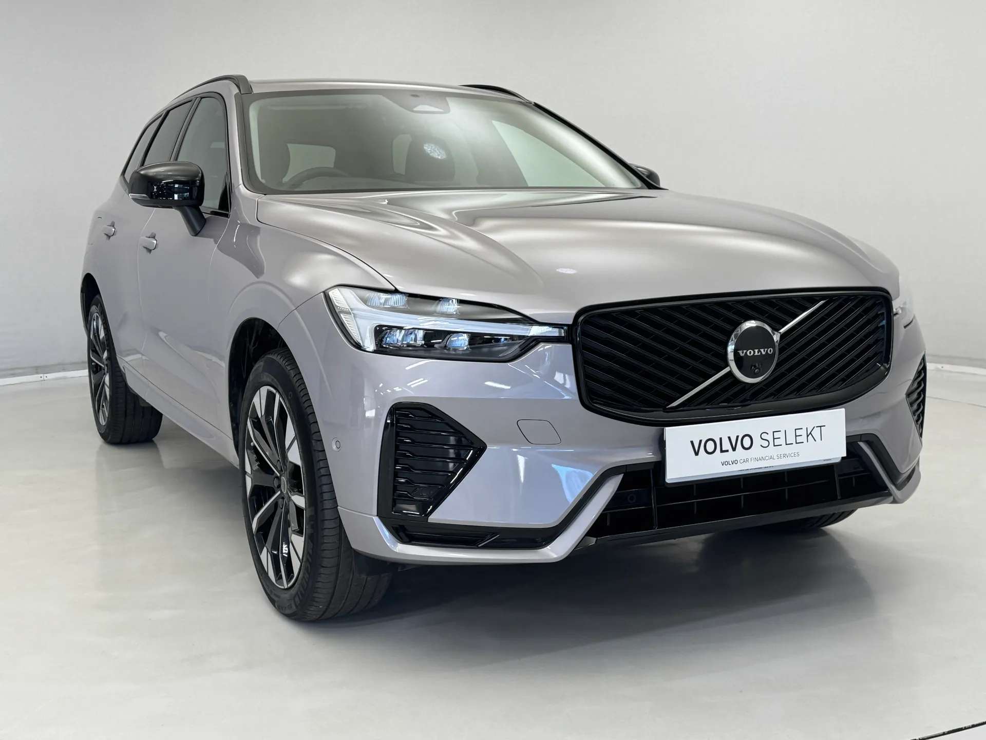 A 2025 VOLVO XC60 2.0 B5P Plus Dark 5dr AWD Geartronic A 2025 VOLVO XC60 2.0 B5P Plus Dark 5dr AWD Geartronic