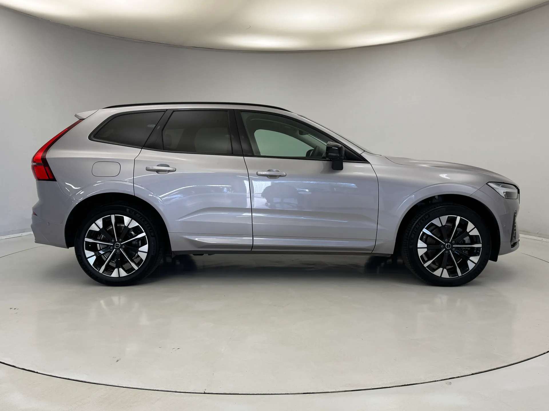 A 2025 VOLVO XC60 2.0 B5P Plus Dark 5dr AWD Geartronic A 2025 VOLVO XC60 2.0 B5P Plus Dark 5dr AWD Geartronic