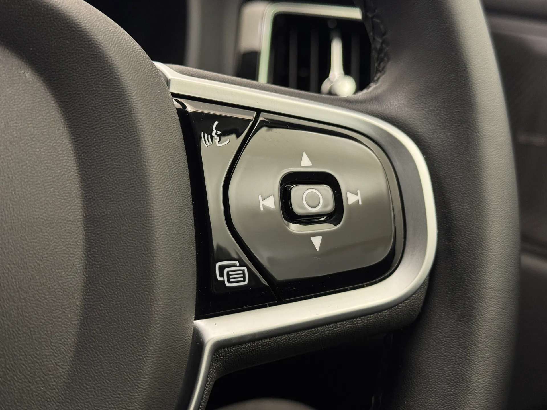 2025 VOLVO XC60 2025 VOLVO XC60