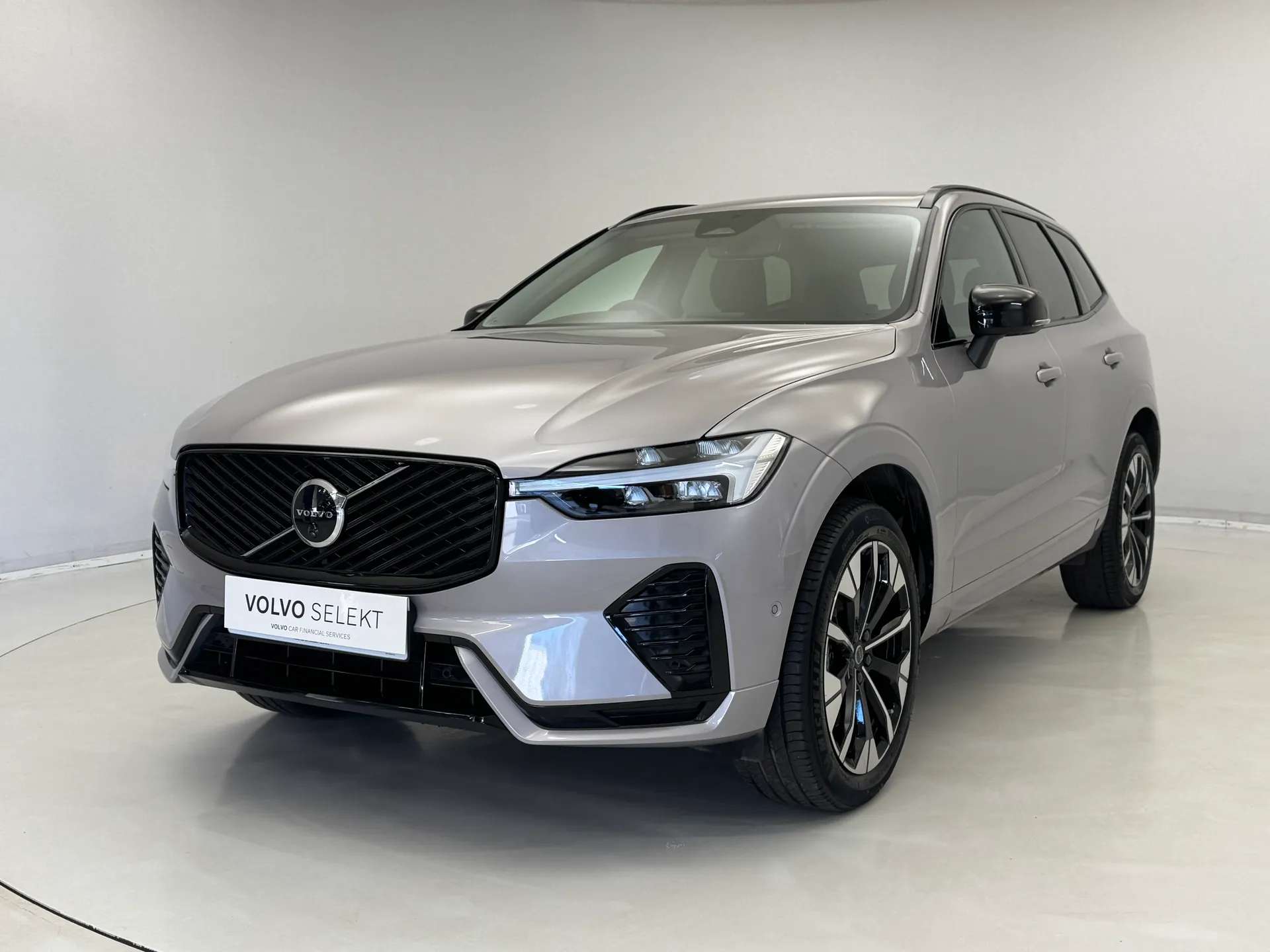 A 2025 VOLVO XC60 2.0 B5P Plus Dark 5dr AWD Geartronic A 2025 VOLVO XC60 2.0 B5P Plus Dark 5dr AWD Geartronic