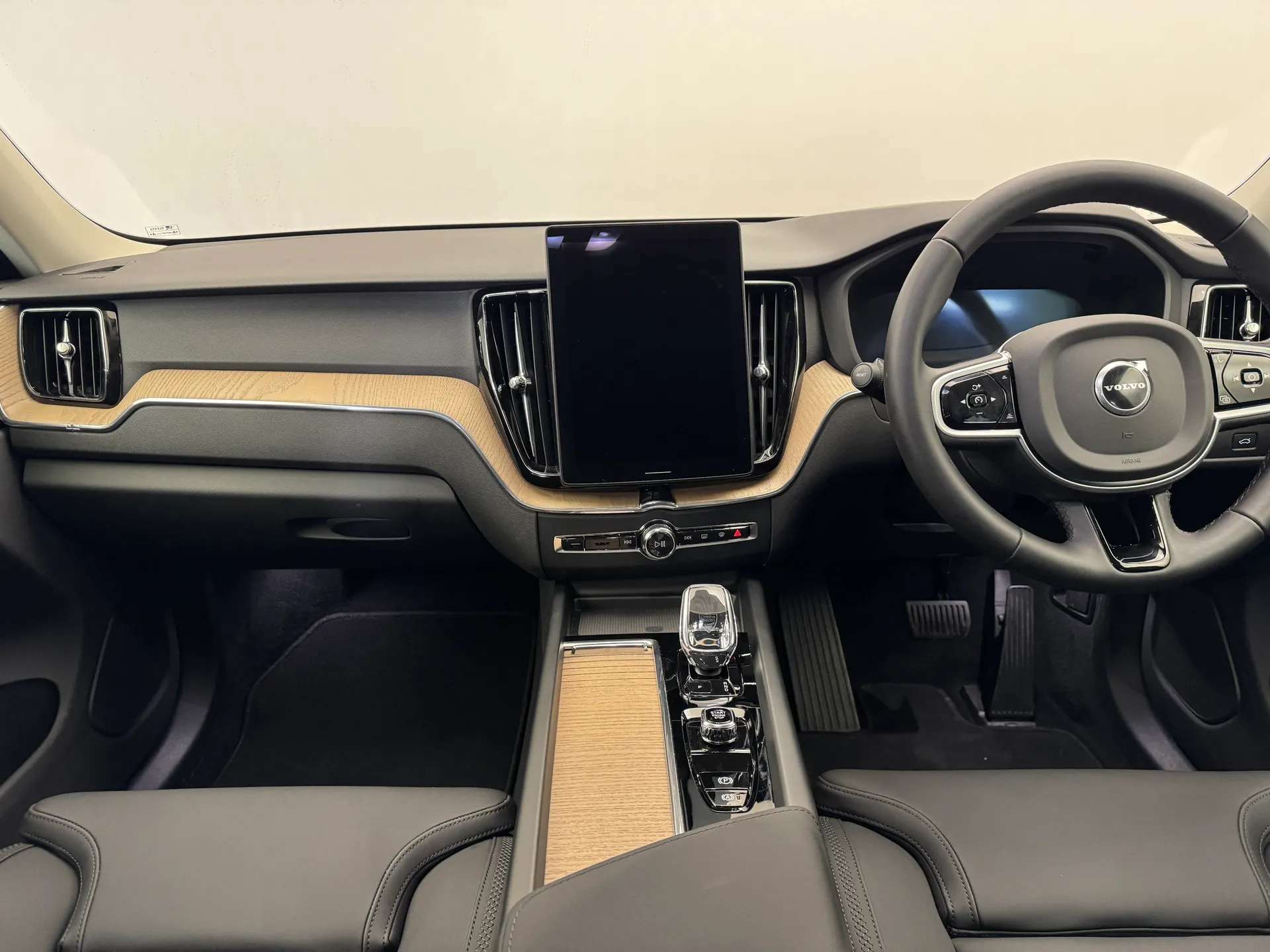 2025 VOLVO XC60 2025 VOLVO XC60