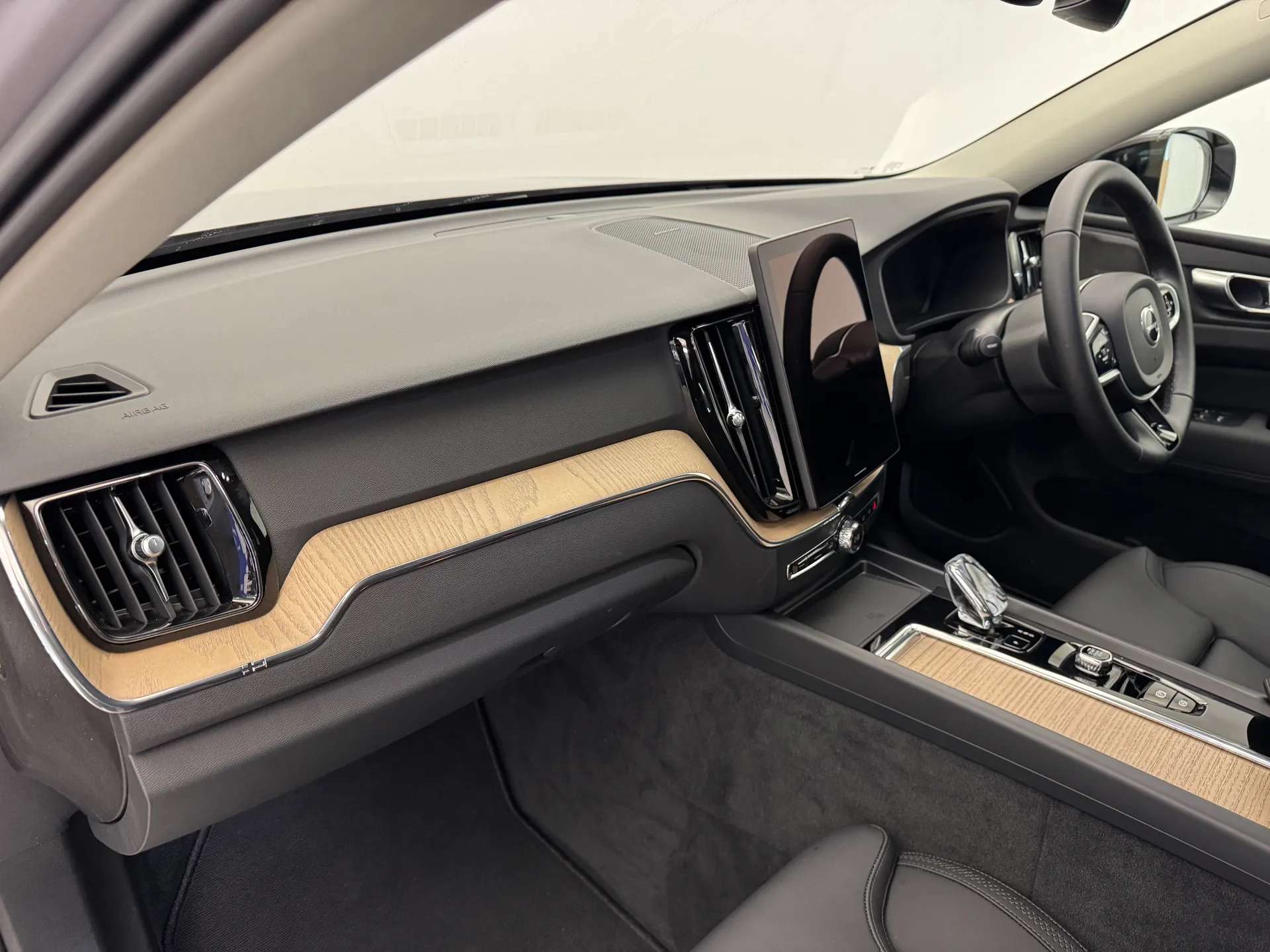 2025 VOLVO XC60 2025 VOLVO XC60