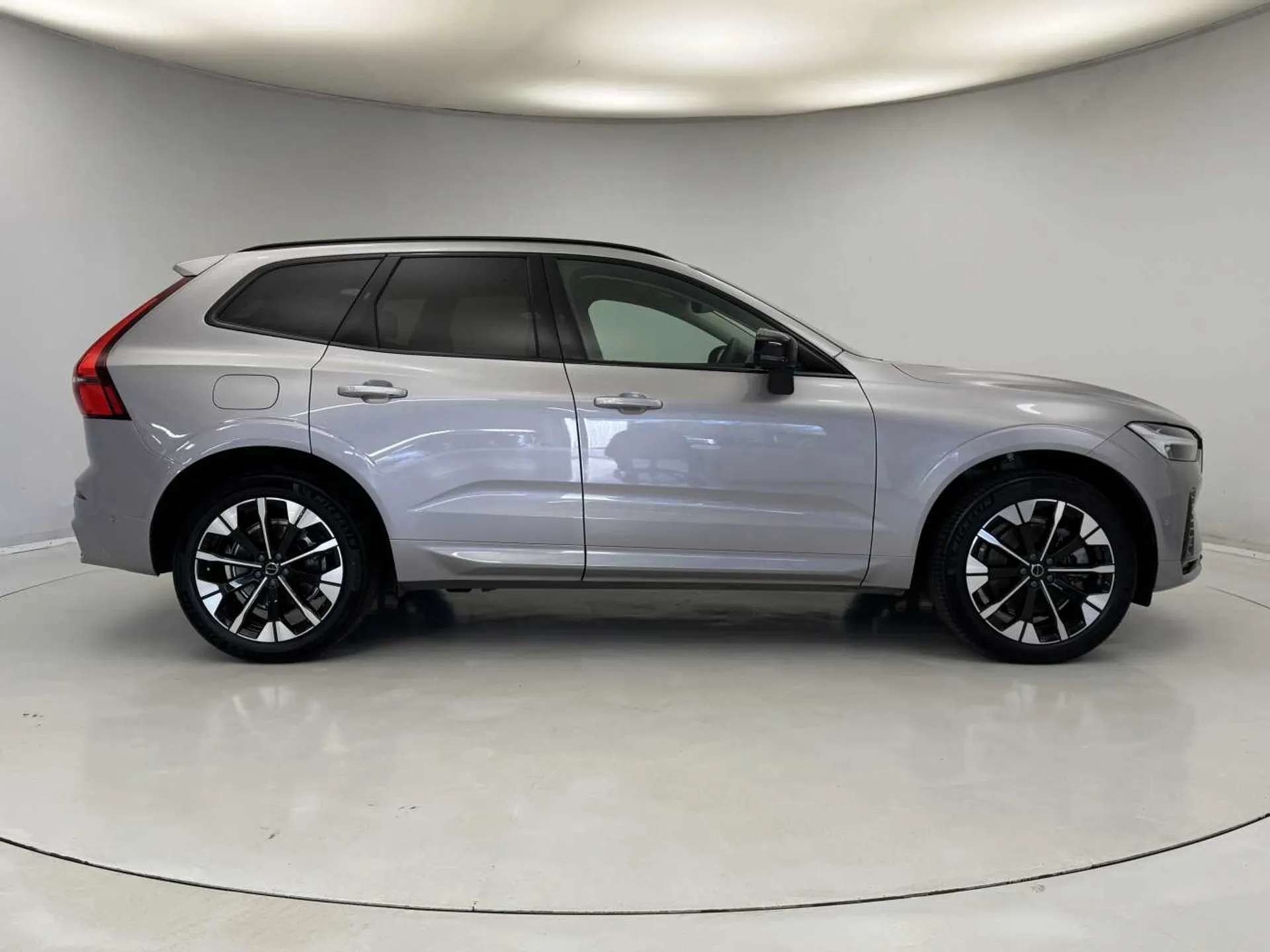 A 2025 VOLVO XC60 2.0 B5P Plus Dark 5dr AWD Geartronic A 2025 VOLVO XC60 2.0 B5P Plus Dark 5dr AWD Geartronic
