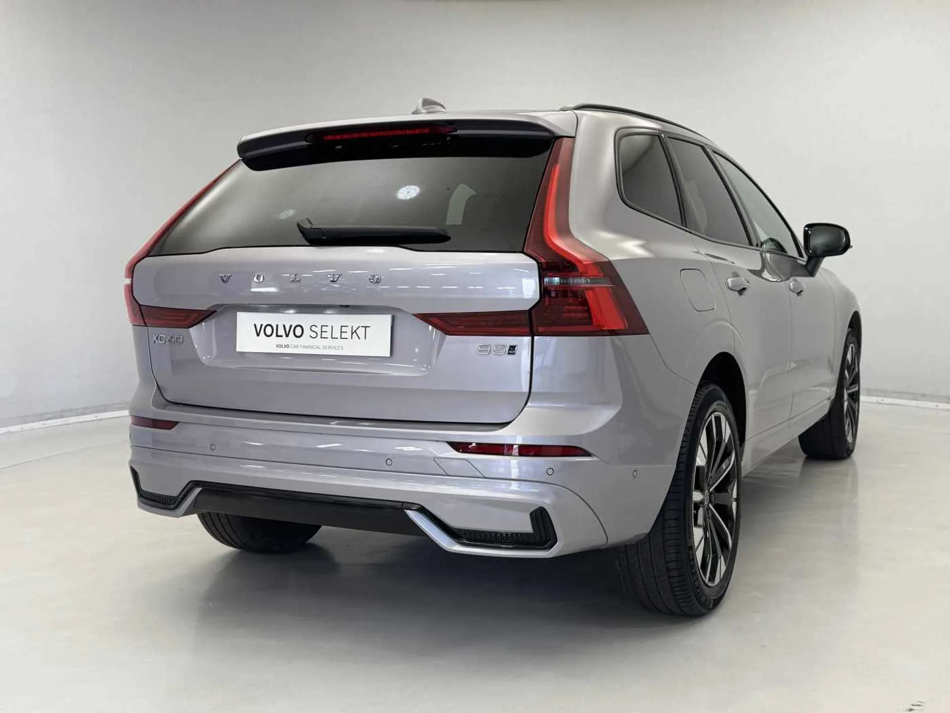 A 2025 VOLVO XC60 2.0 B5P Plus Dark 5dr AWD Geartronic A 2025 VOLVO XC60 2.0 B5P Plus Dark 5dr AWD Geartronic