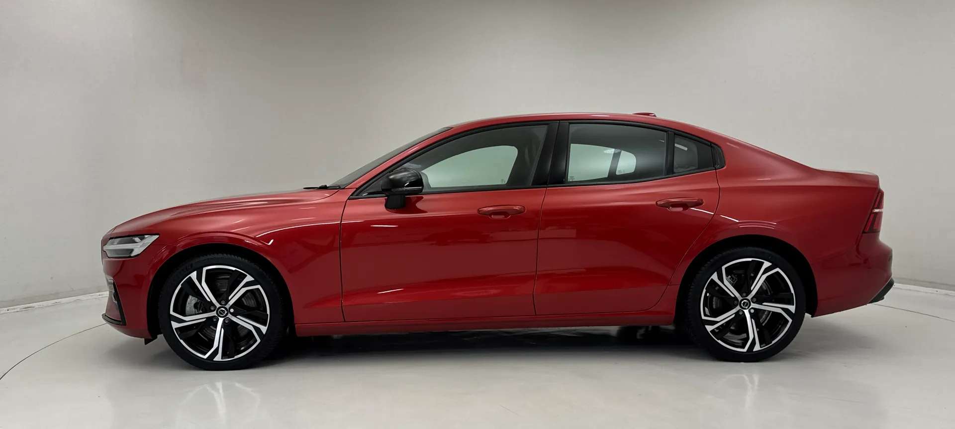 A 2023 VOLVO S60 2.0 B5P Plus Dark 4dr Auto A 2023 VOLVO S60 2.0 B5P Plus Dark 4dr Auto