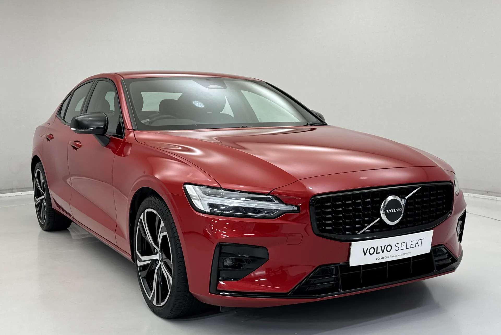 A 2023 VOLVO S60 2.0 B5P Plus Dark 4dr Auto A 2023 VOLVO S60 2.0 B5P Plus Dark 4dr Auto