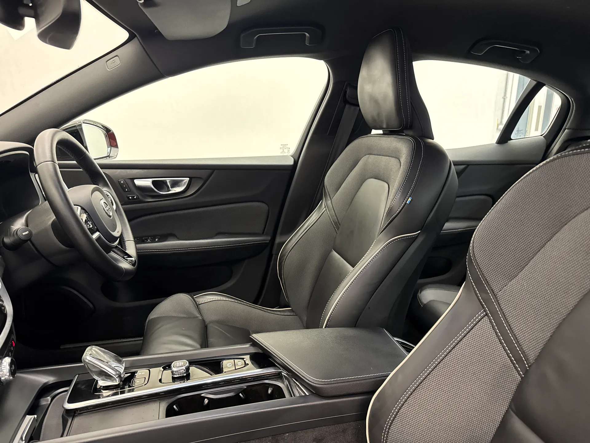 2023 VOLVO S60 2023 VOLVO S60