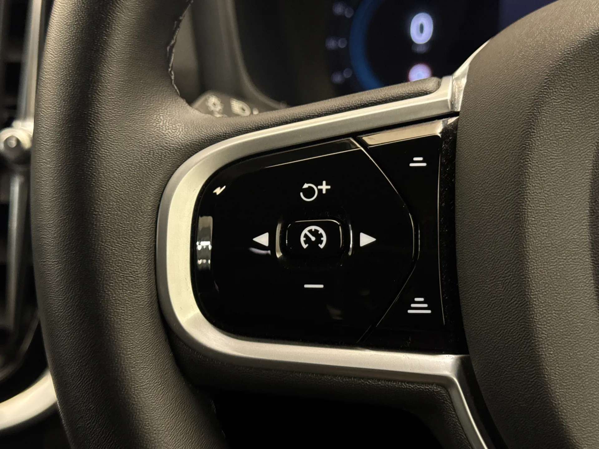 2023 VOLVO S60 2023 VOLVO S60