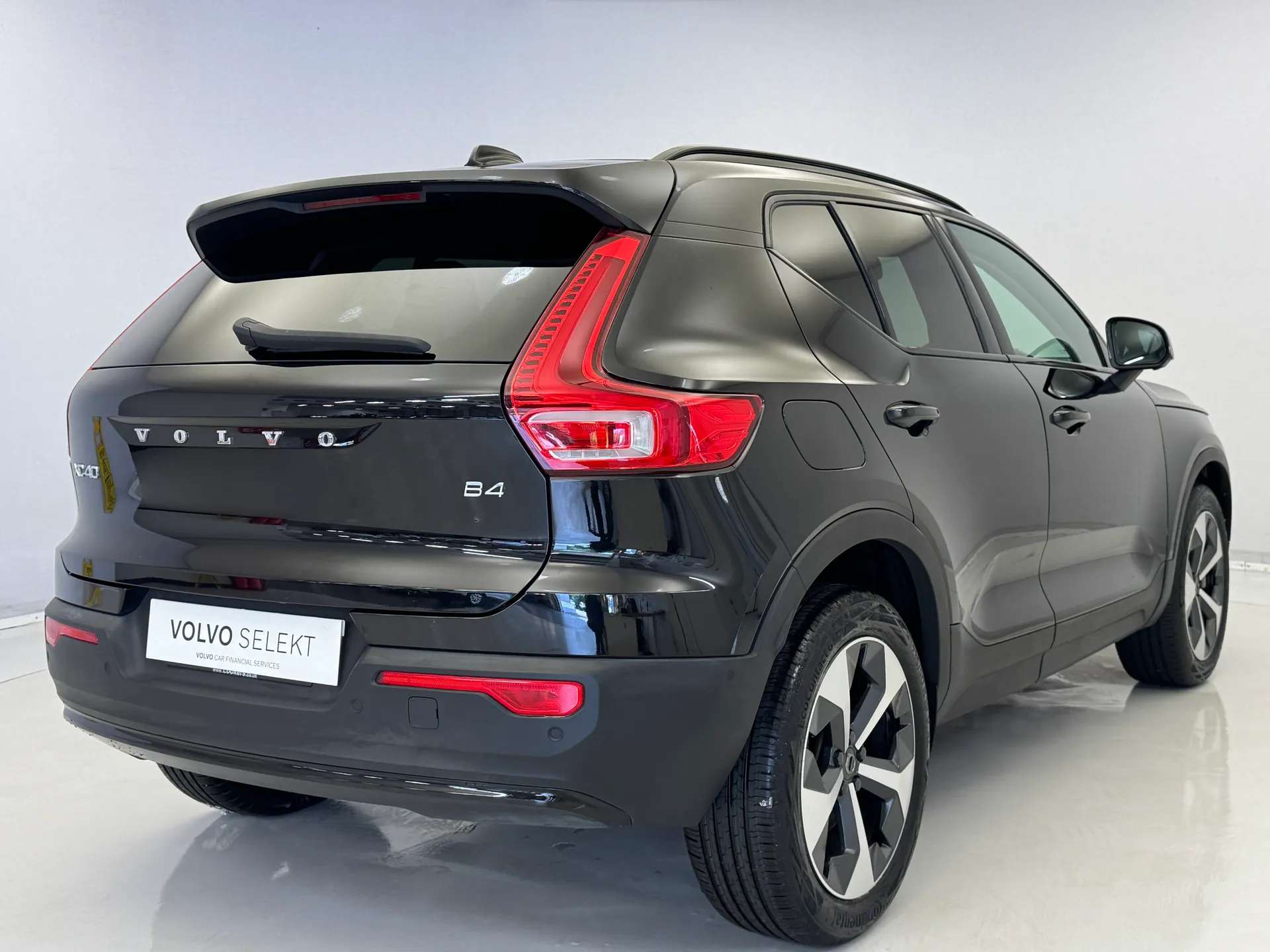 A 2023 VOLVO XC40 2.0 B4P Ultimate Dark 5dr Auto A 2023 VOLVO XC40 2.0 B4P Ultimate Dark 5dr Auto