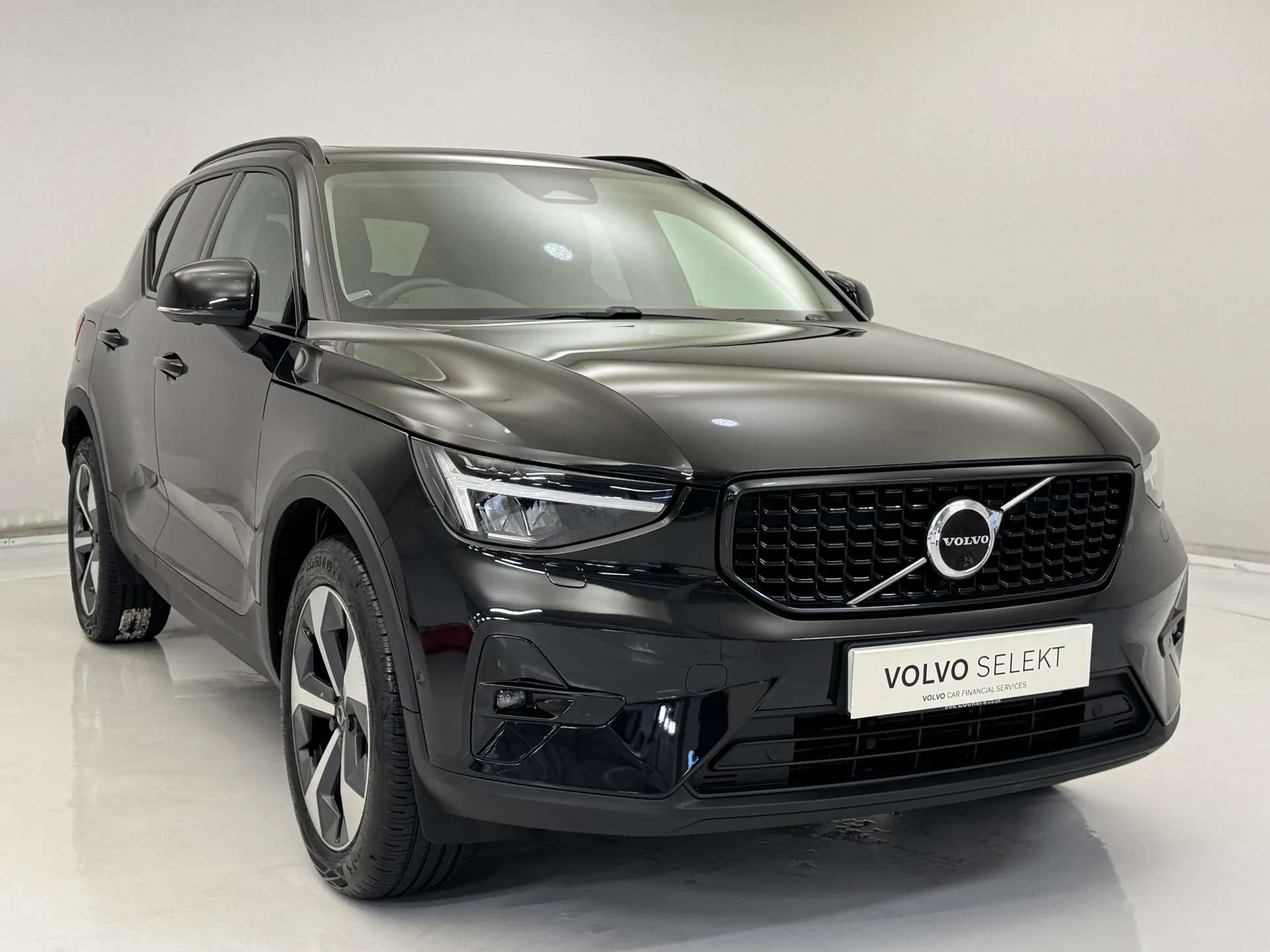 A 2023 VOLVO XC40 2.0 B4P Ultimate Dark 5dr Auto A 2023 VOLVO XC40 2.0 B4P Ultimate Dark 5dr Auto