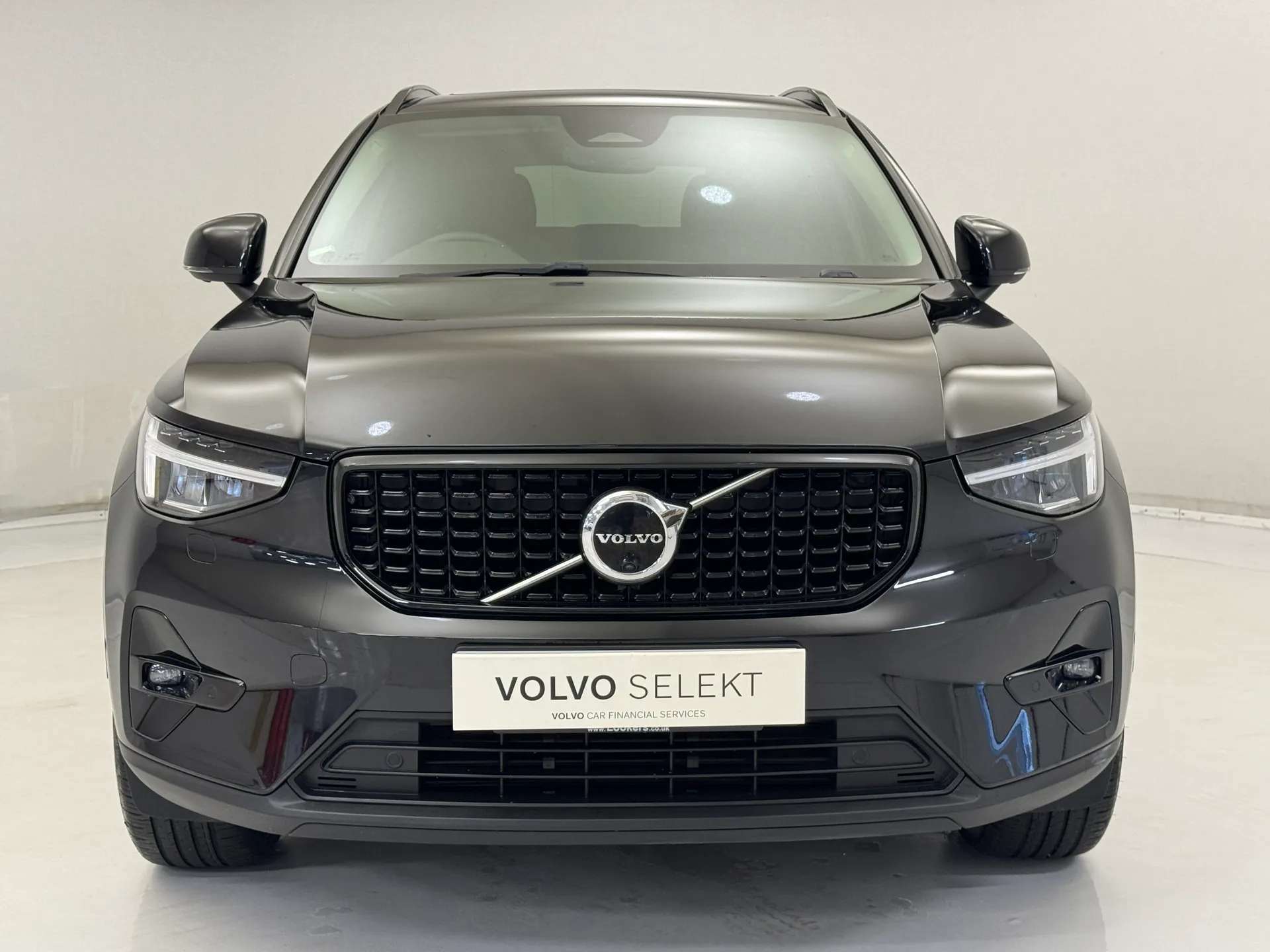 A 2023 VOLVO XC40 2.0 B4P Ultimate Dark 5dr Auto A 2023 VOLVO XC40 2.0 B4P Ultimate Dark 5dr Auto