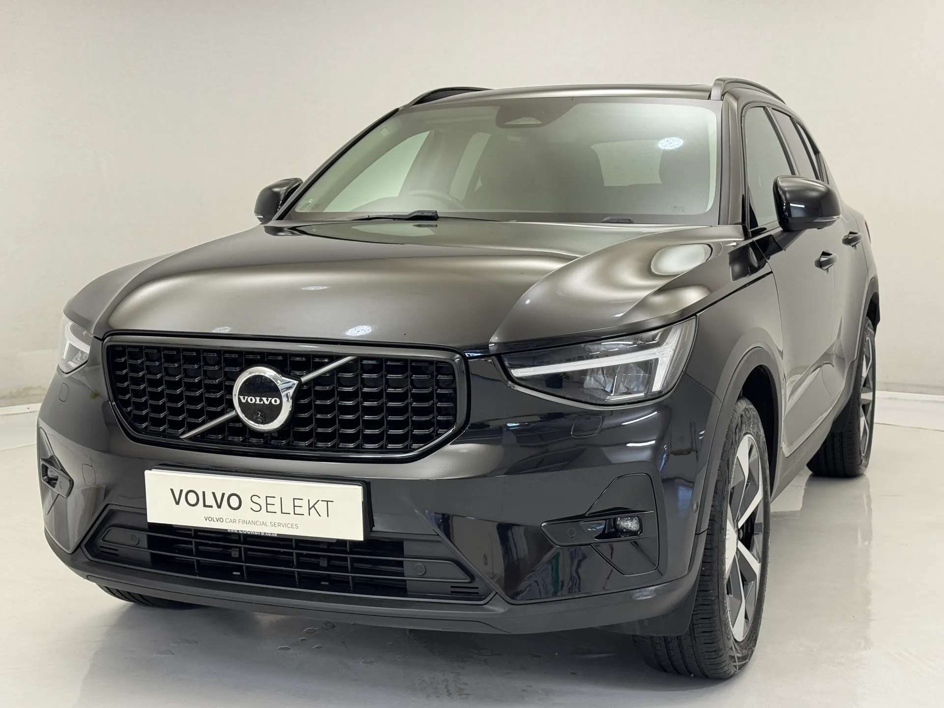 2023 VOLVO XC40 2023 VOLVO XC40