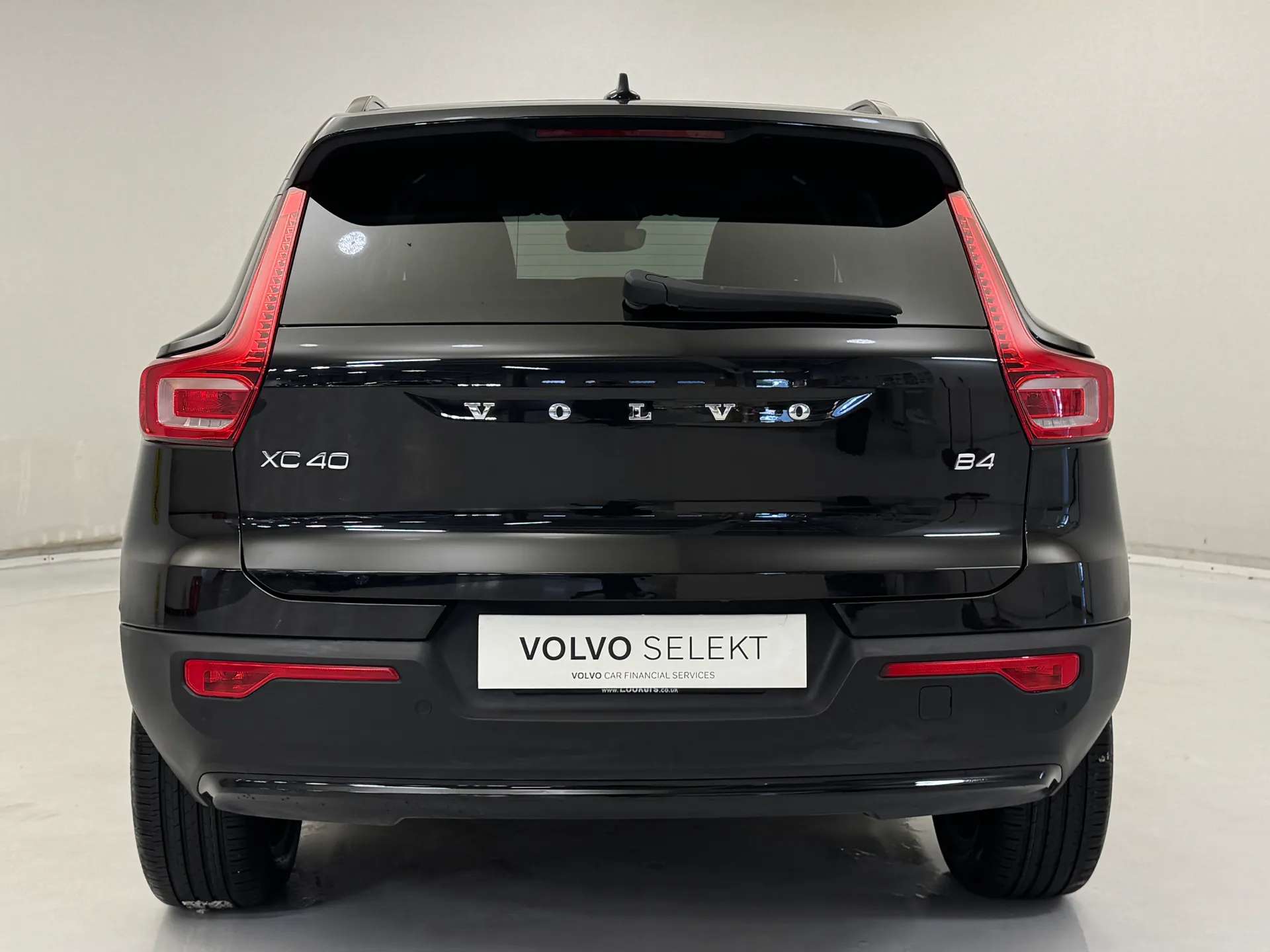 2023 VOLVO XC40 2023 VOLVO XC40