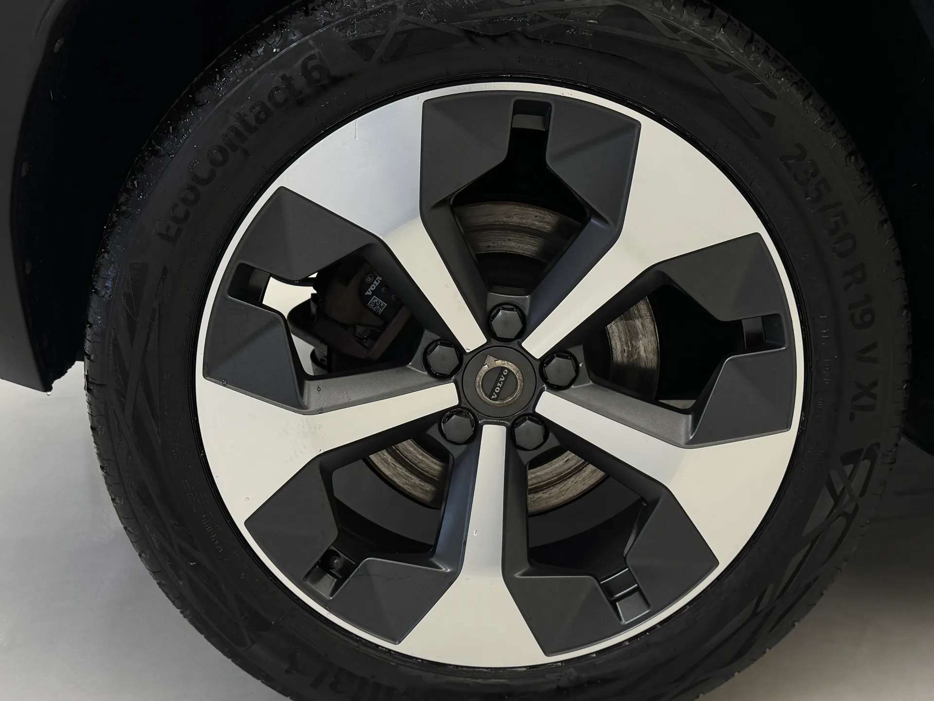 2023 VOLVO XC40 2023 VOLVO XC40