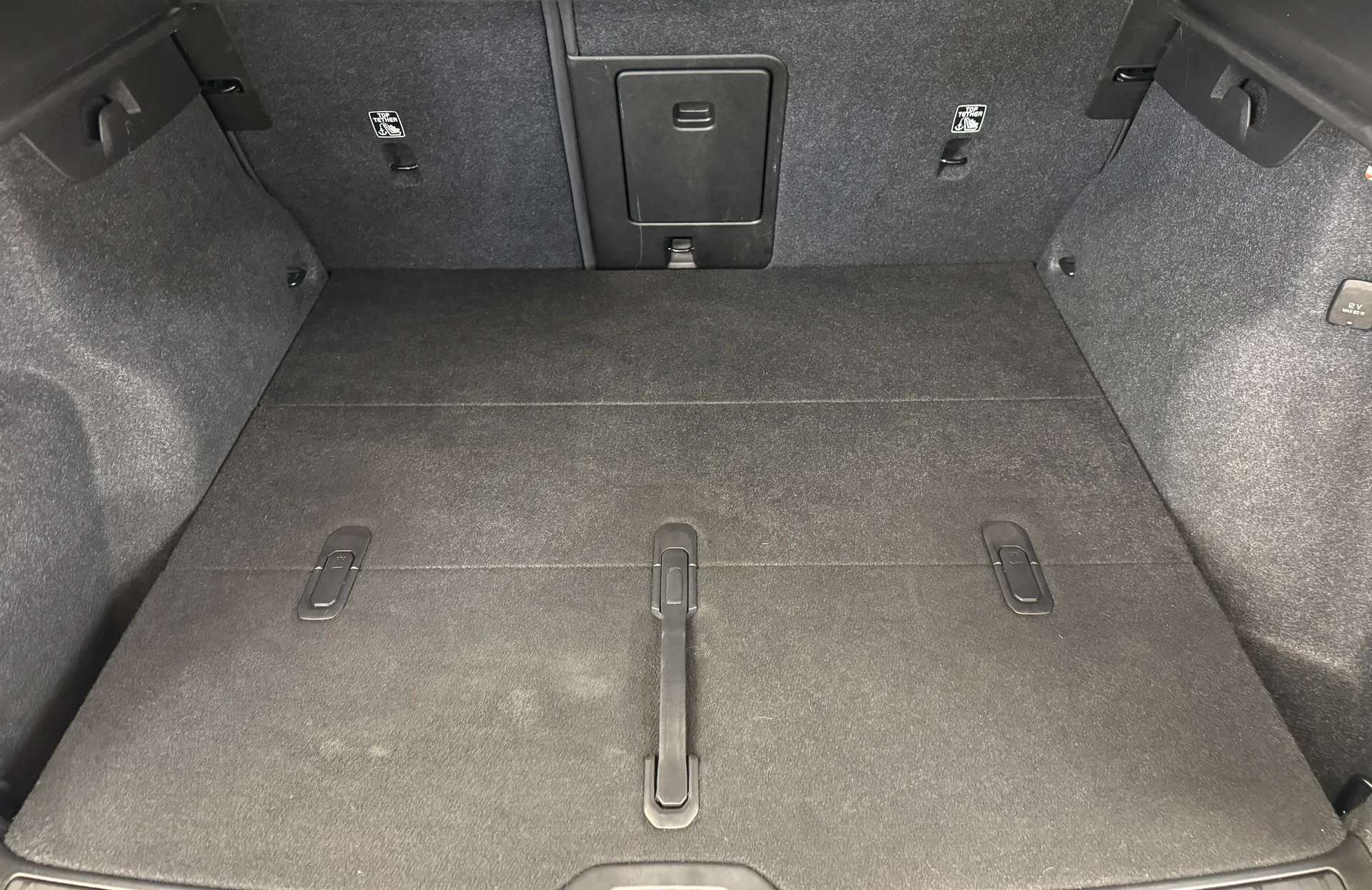 2023 VOLVO XC40 2023 VOLVO XC40