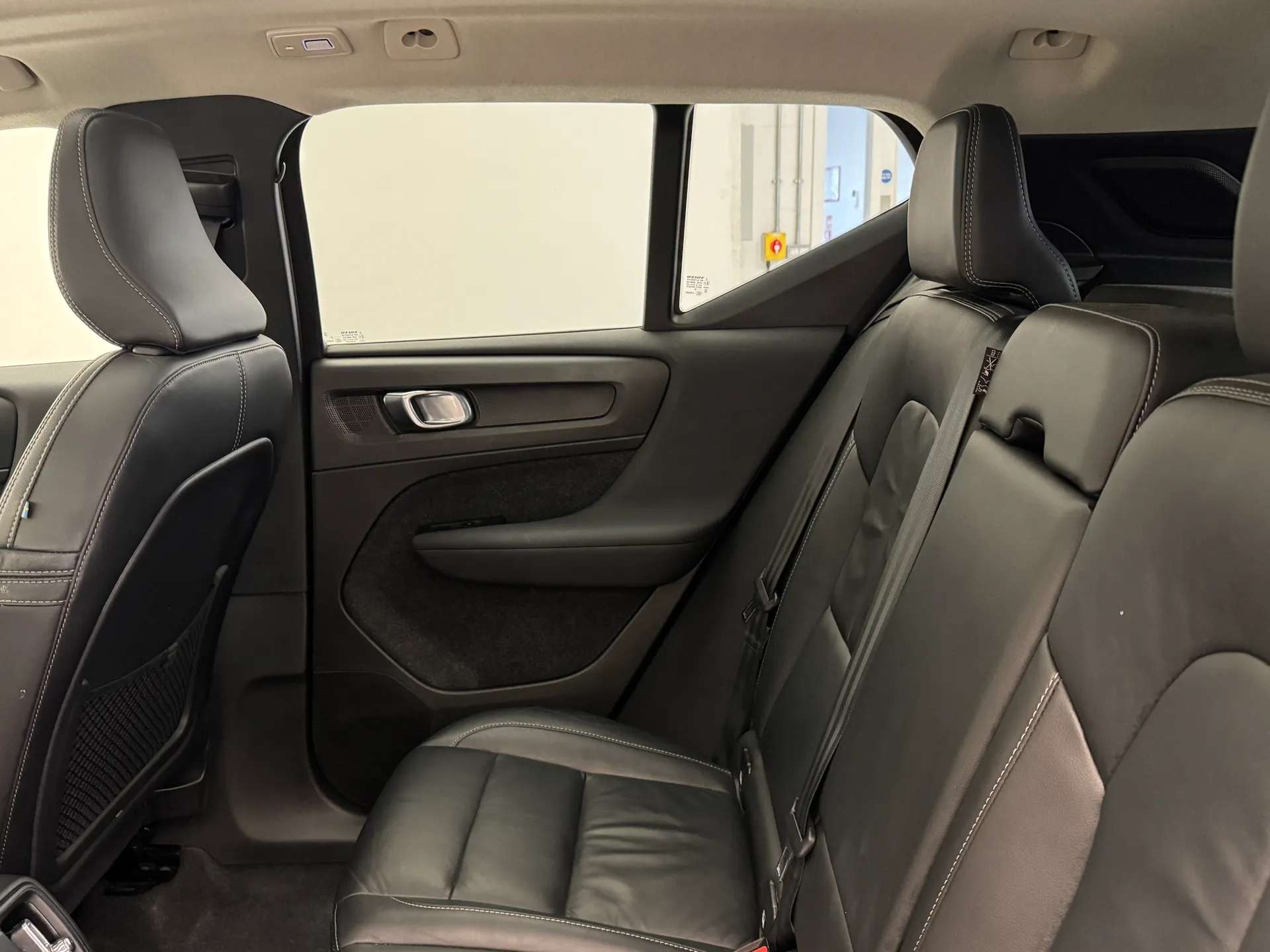 2023 VOLVO XC40 2023 VOLVO XC40