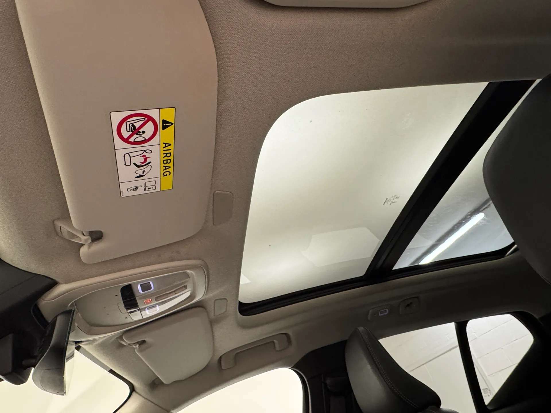 2023 VOLVO XC40 2023 VOLVO XC40