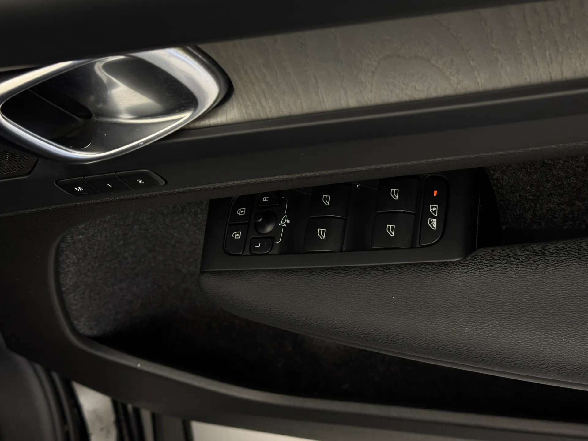 2023 VOLVO XC40 2023 VOLVO XC40