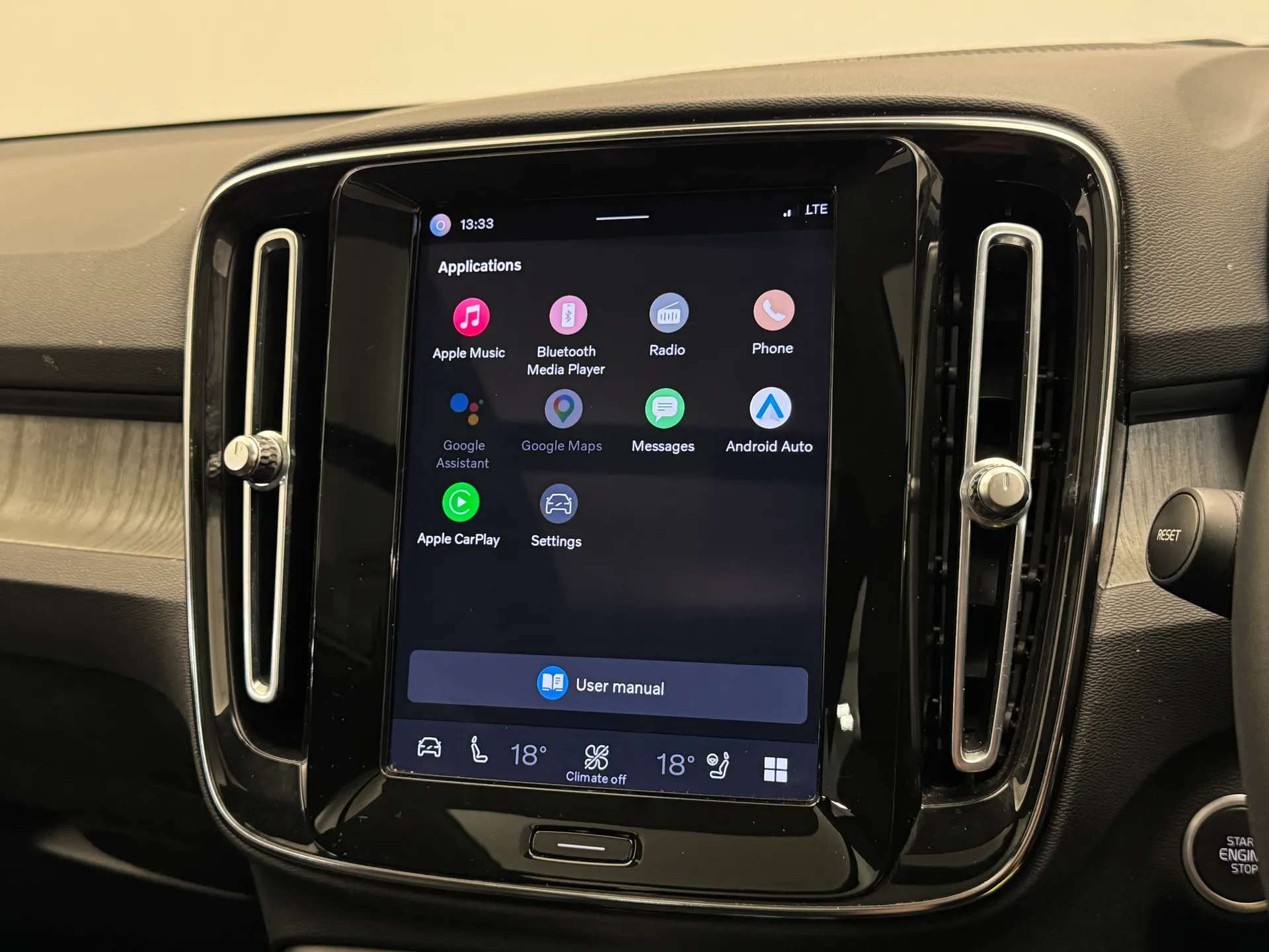 2023 VOLVO XC40 2023 VOLVO XC40