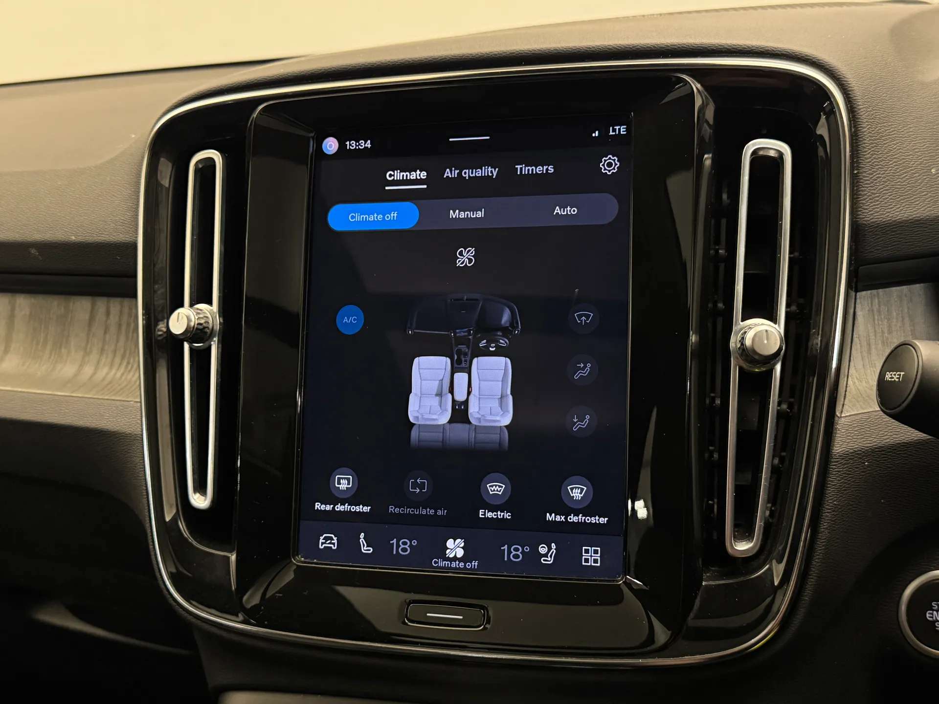 2023 VOLVO XC40 2023 VOLVO XC40