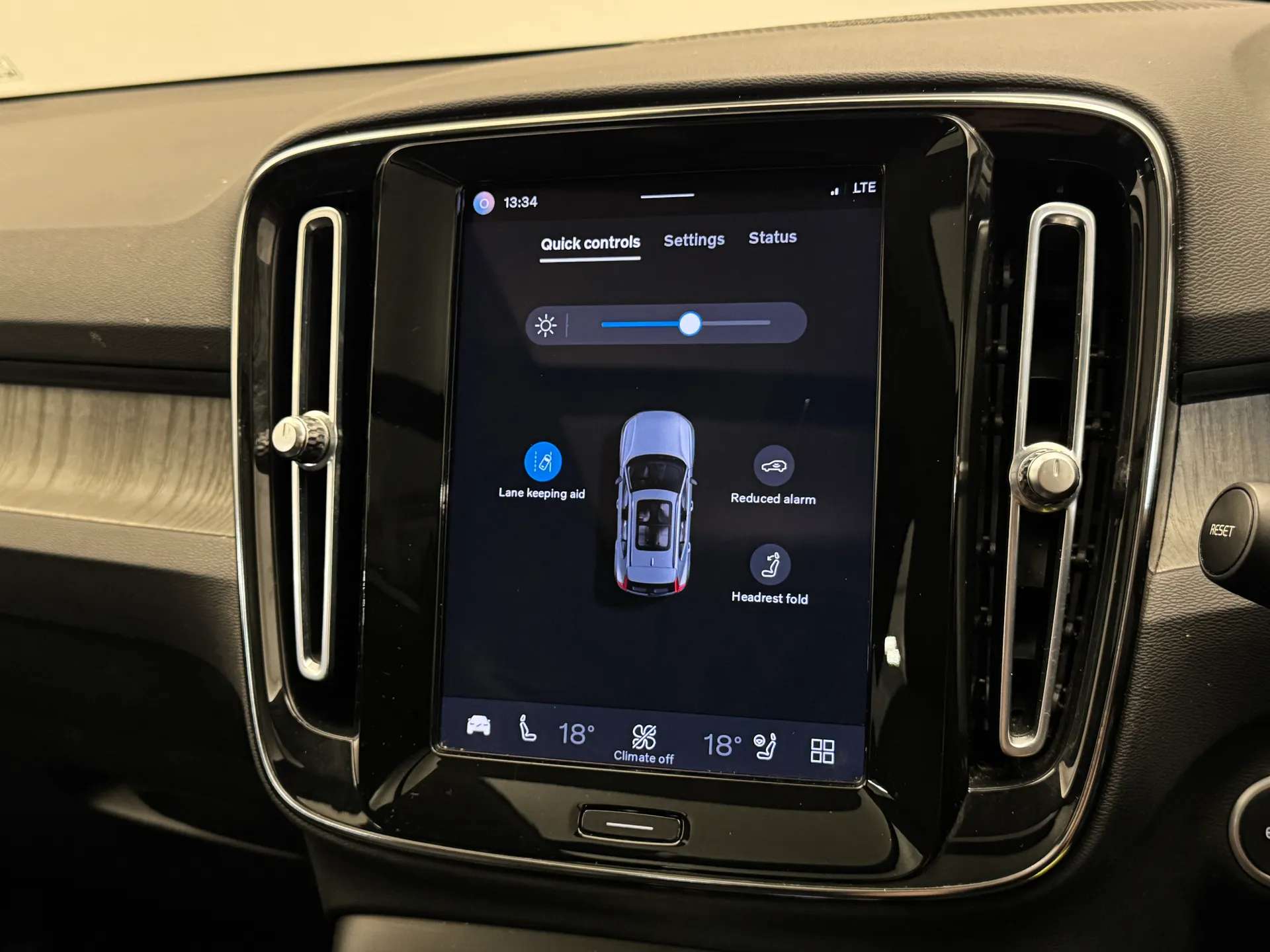 2023 VOLVO XC40 2023 VOLVO XC40