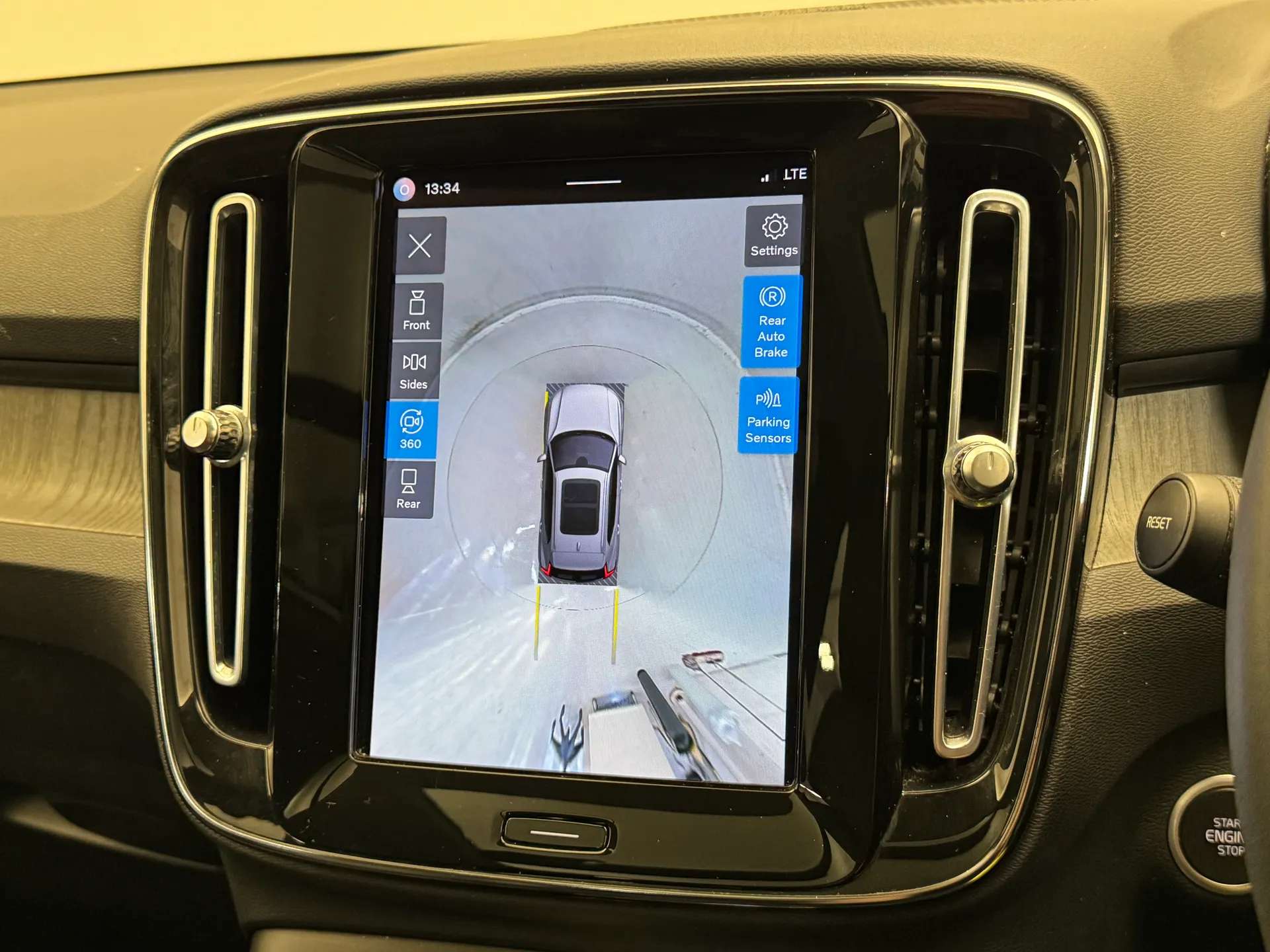 2023 VOLVO XC40 2023 VOLVO XC40