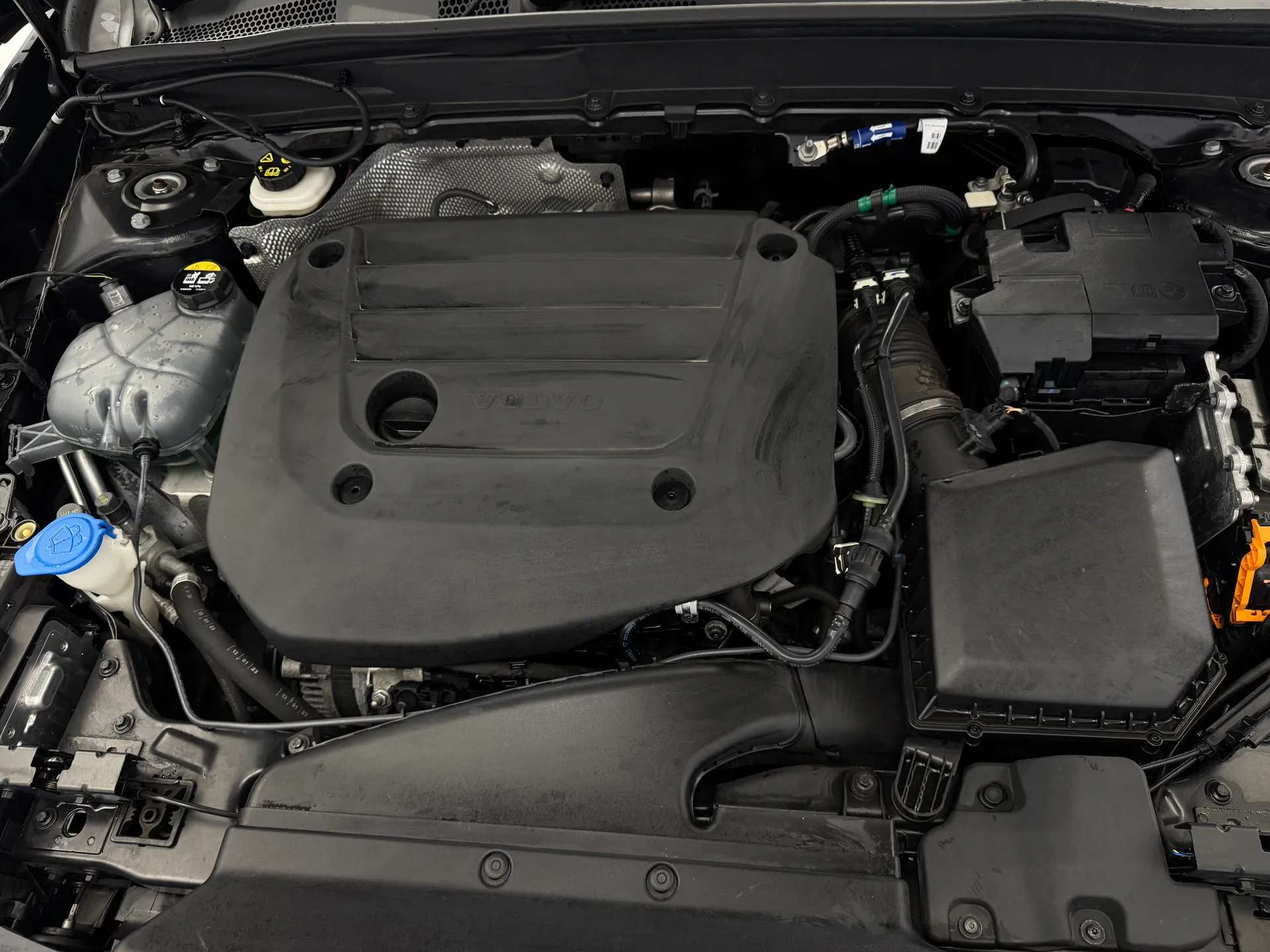 2023 VOLVO XC40 2023 VOLVO XC40