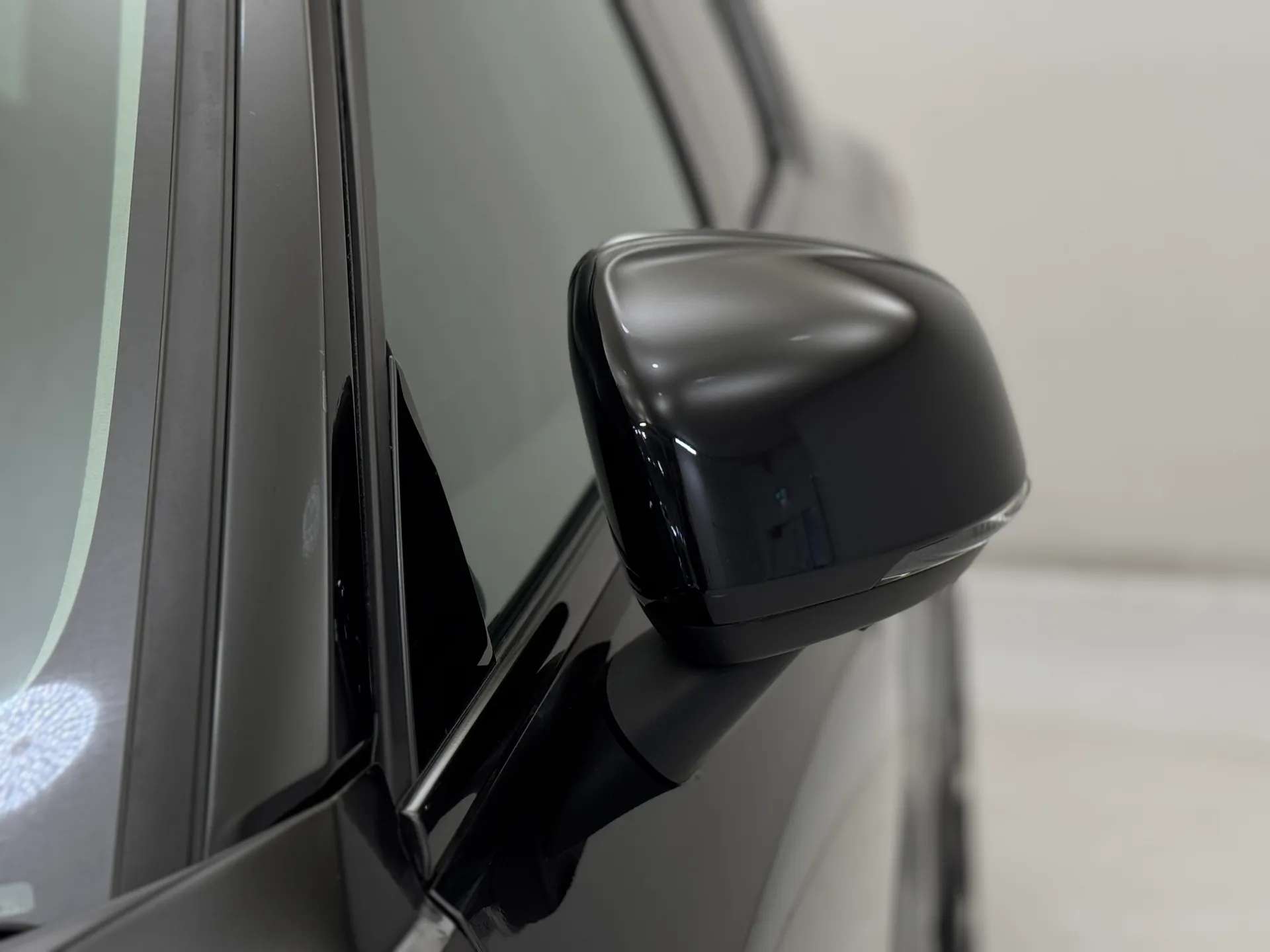 2023 VOLVO XC40 2023 VOLVO XC40