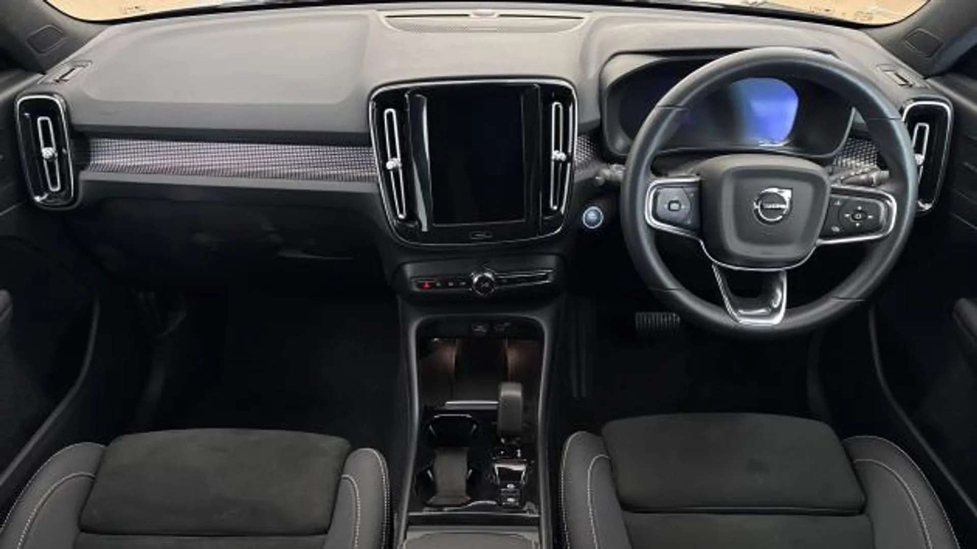 A 2023 VOLVO XC40 2.0 B3P Ultimate Dark 5dr Auto A 2023 VOLVO XC40 2.0 B3P Ultimate Dark 5dr Auto