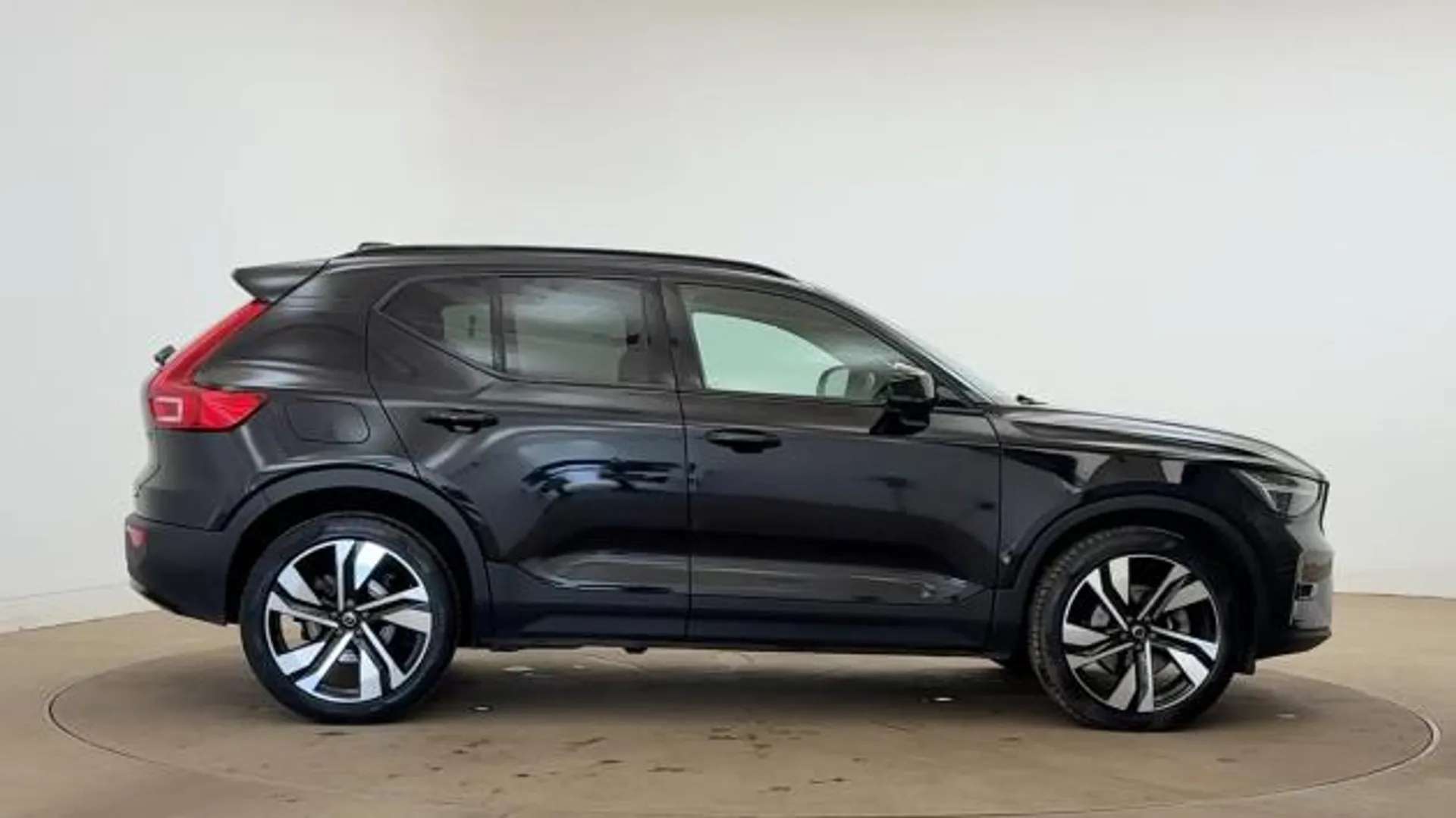 2023 VOLVO XC40 2023 VOLVO XC40