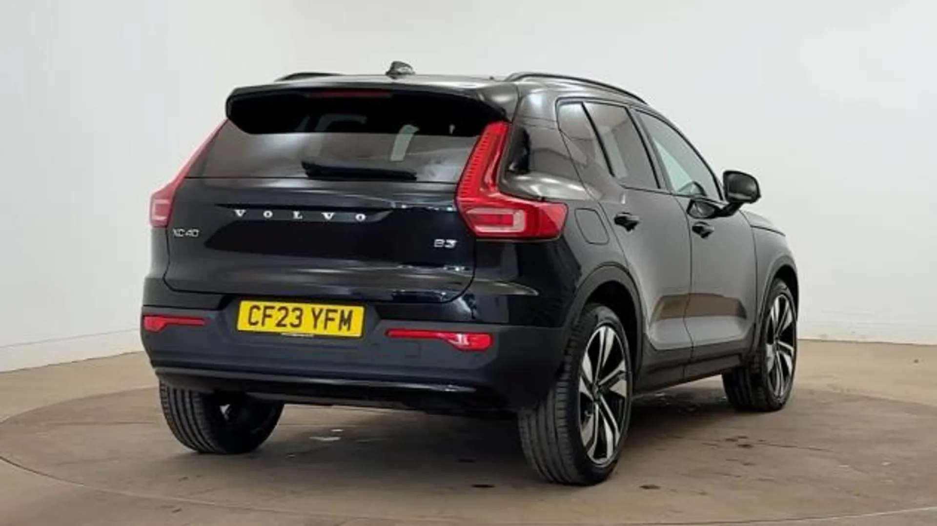 2023 VOLVO XC40 2023 VOLVO XC40