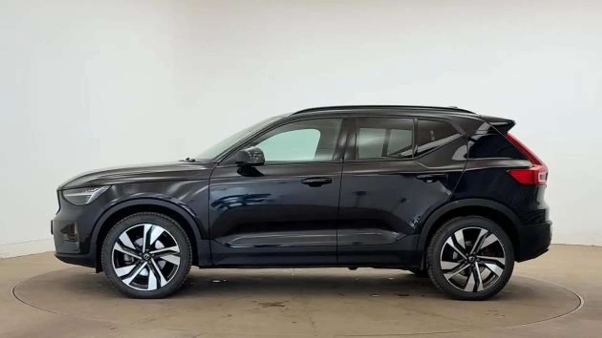 A 2023 VOLVO XC40 2.0 B3P Ultimate Dark 5dr Auto A 2023 VOLVO XC40 2.0 B3P Ultimate Dark 5dr Auto