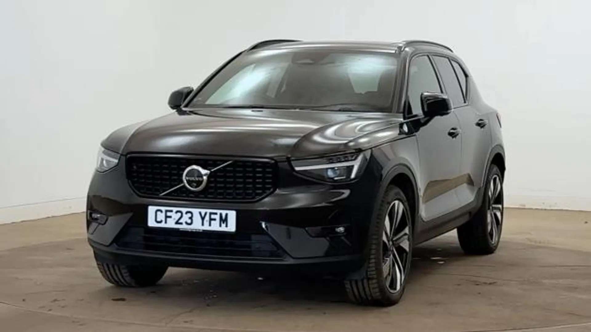 2023 VOLVO XC40 2023 VOLVO XC40