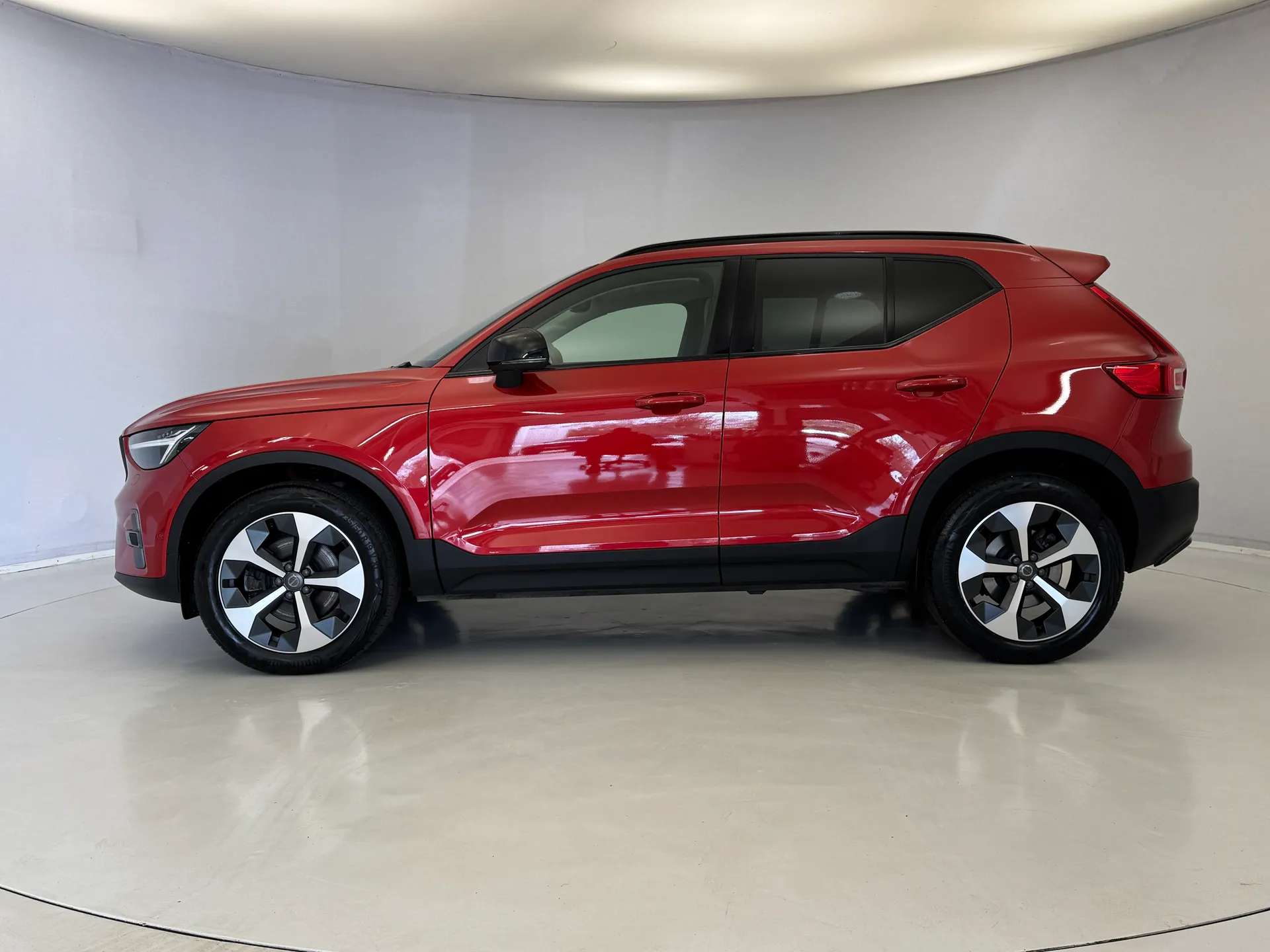 A 2023 VOLVO XC40 2.0 B4P Ultimate Dark 5dr Auto A 2023 VOLVO XC40 2.0 B4P Ultimate Dark 5dr Auto